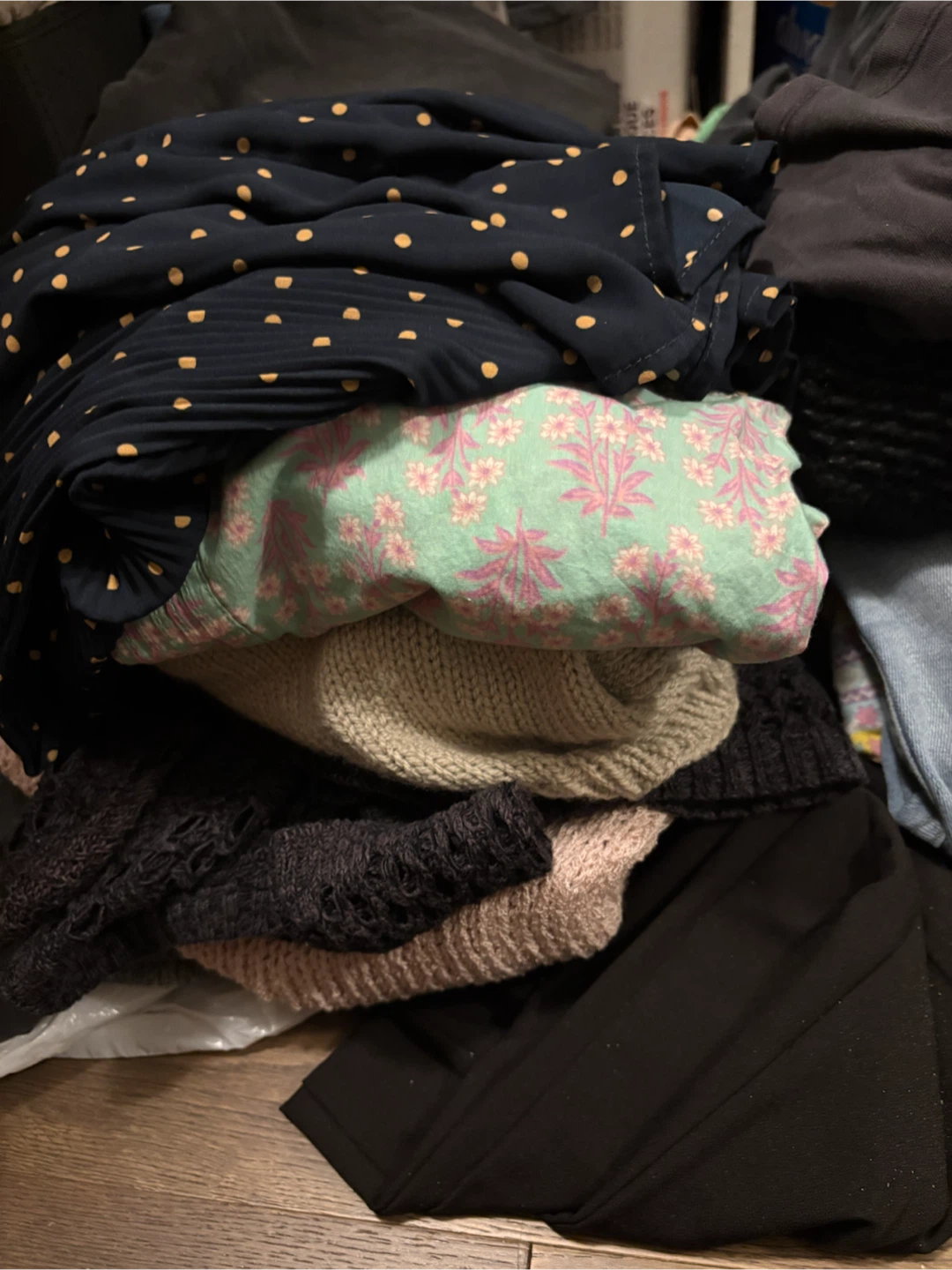 Bundle of 20+ Women's Clothing (M)