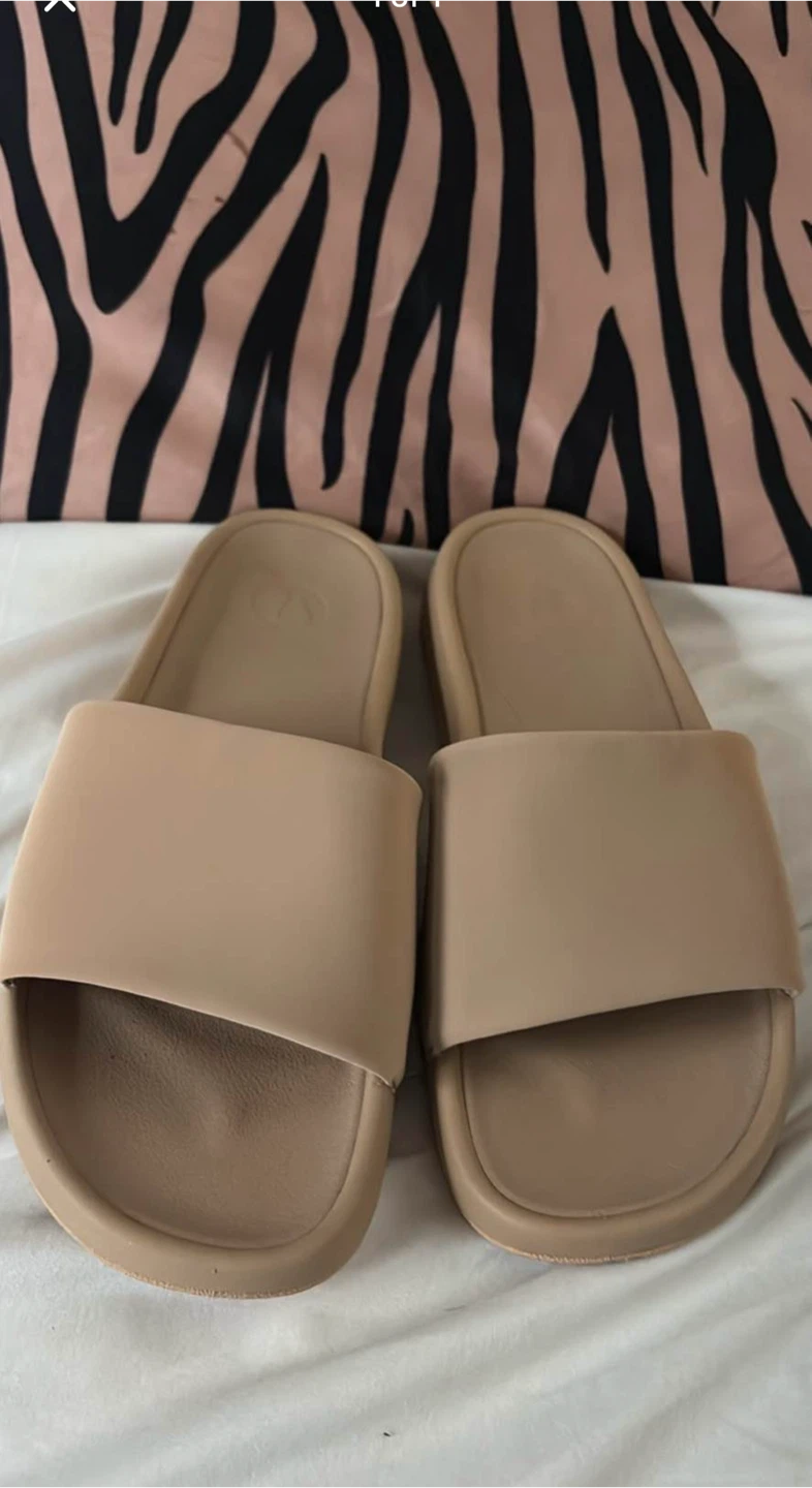 Lululemon restfeel slides size 6 beach wood