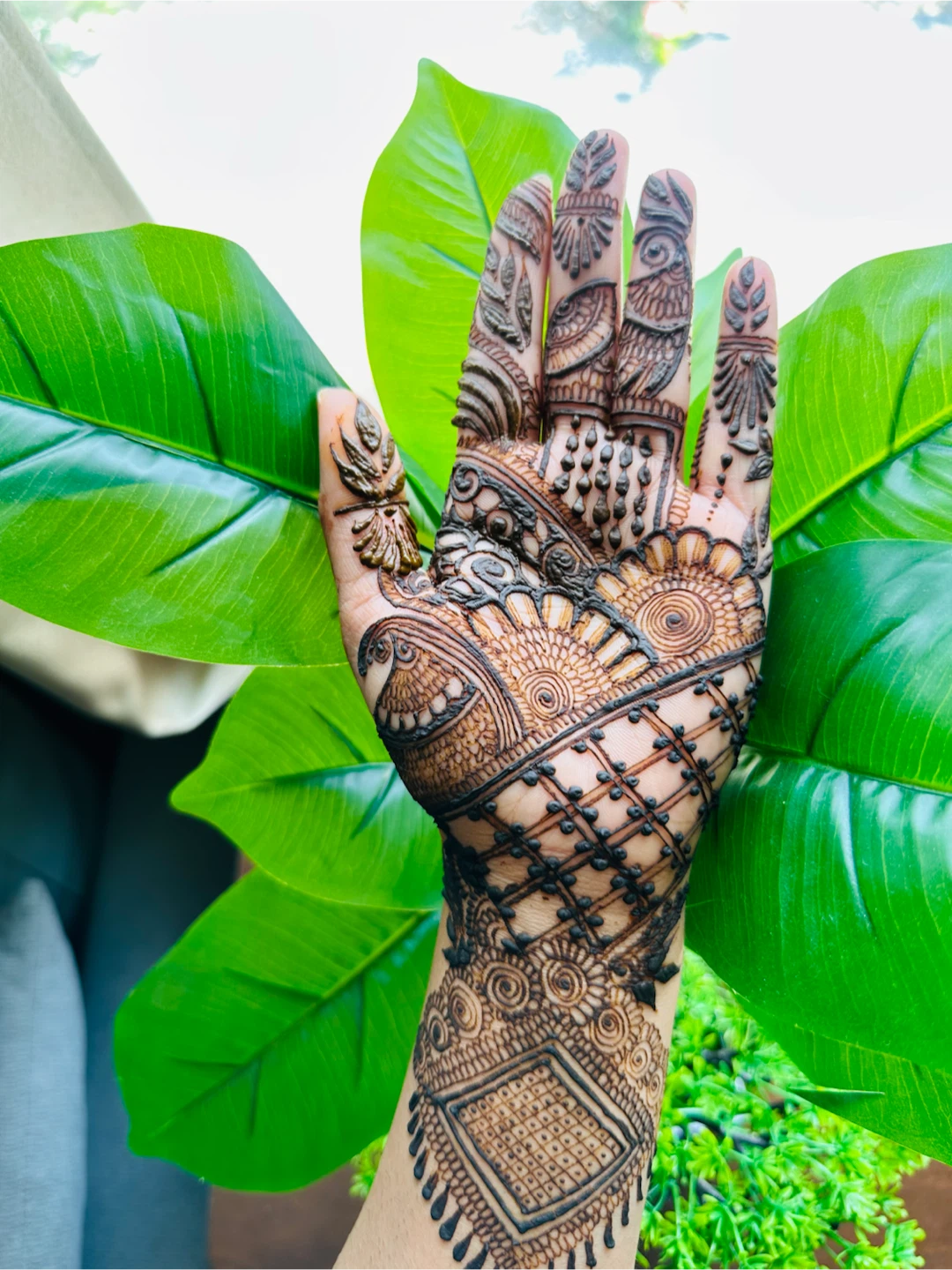 Beautiful Henna Hand Designs ,Hair cut,Eyebrows - photo 4
