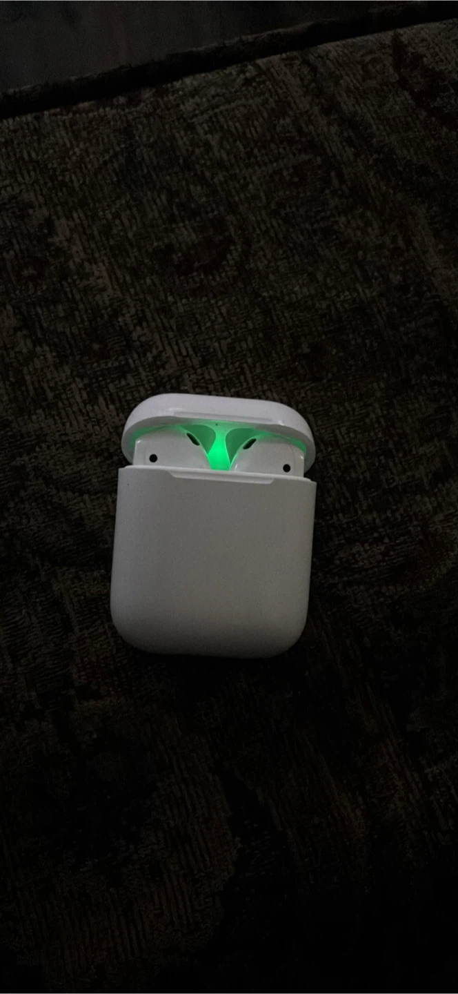 White Wireless Earbud Charging Case