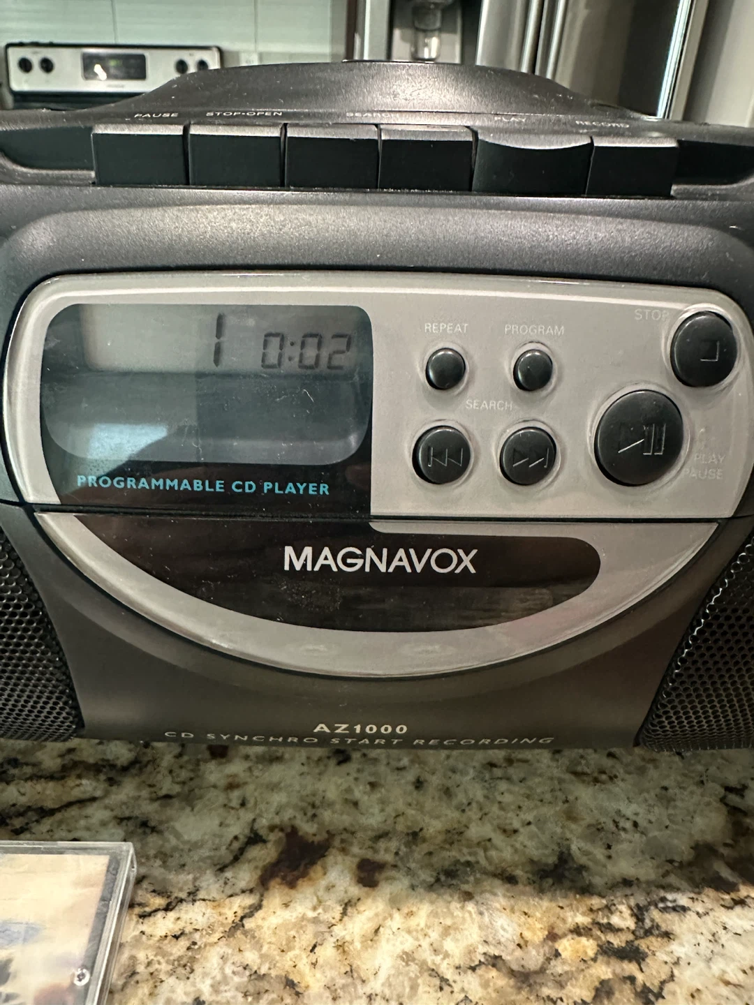Magnavox AZ100 boombox stereo cassette CD AM/FM radio - photo 4