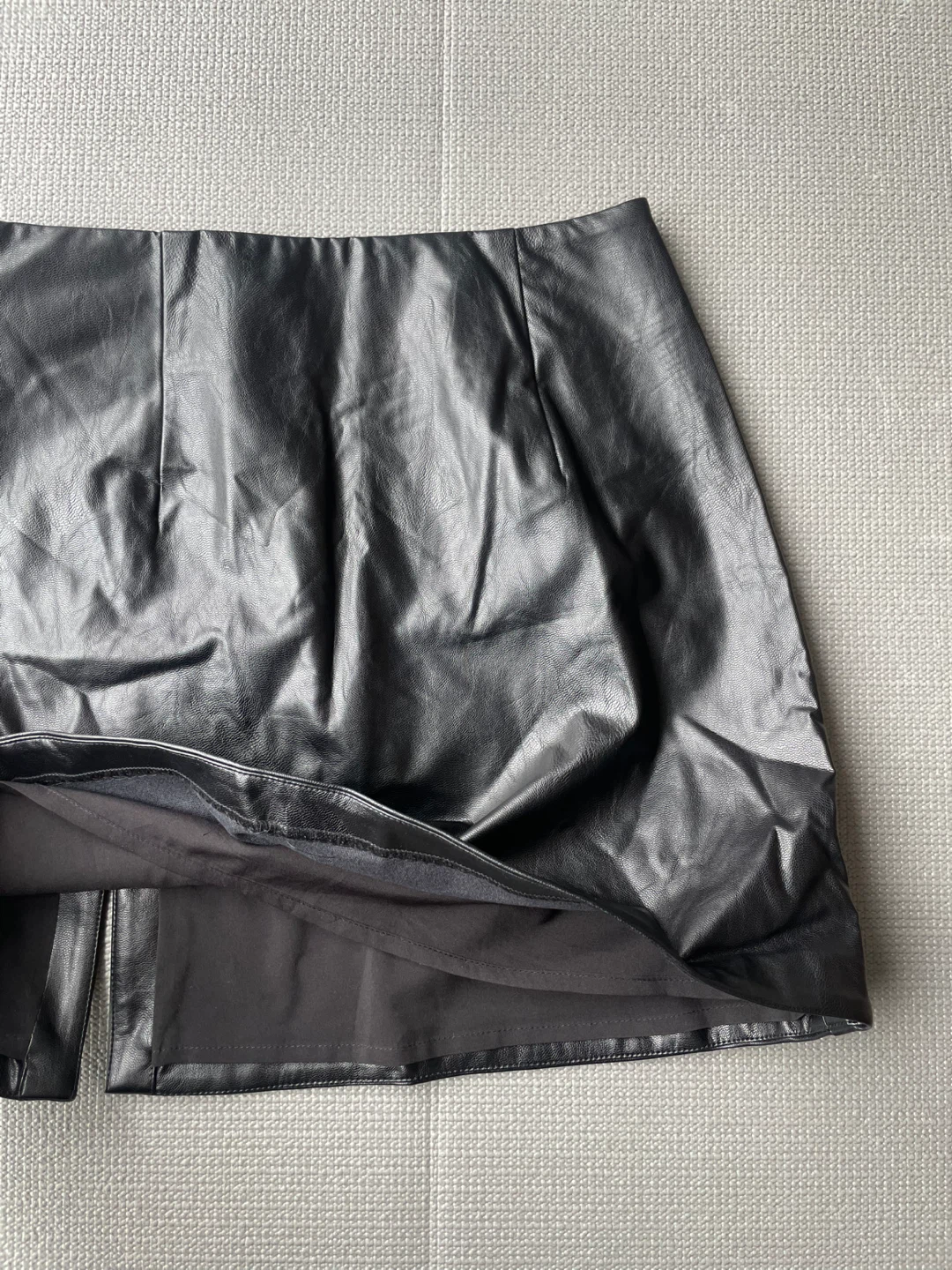 Oak + Fort Black Faux Leather Mini Skirt, size 2 - photo 4