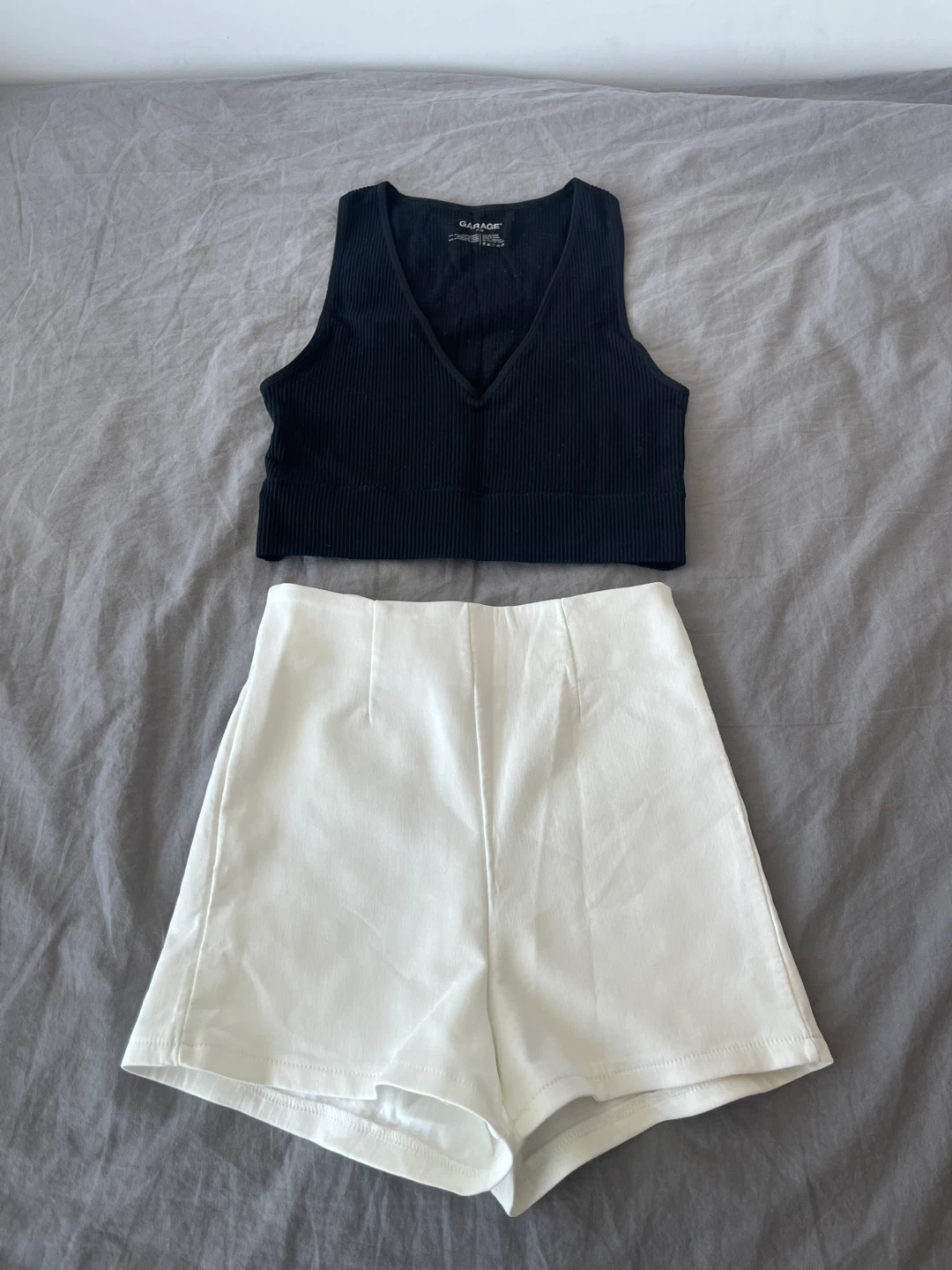 White High-Waisted Shorts Size 2 - photo 5