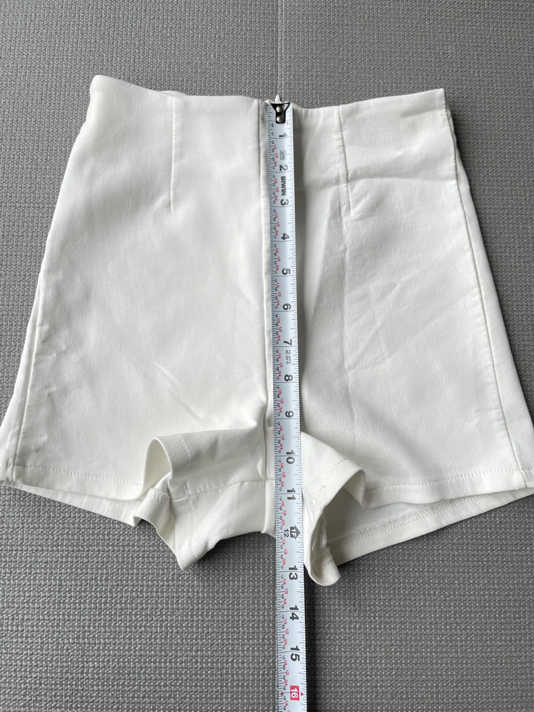White High-Waisted Shorts Size 2 - photo 3