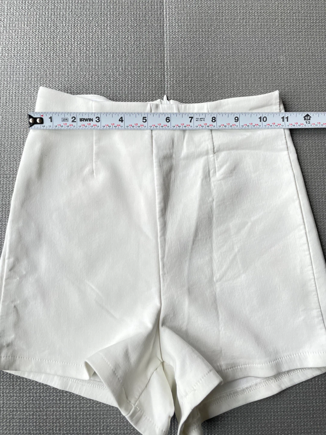 White High-Waisted Shorts Size 2 - photo 4