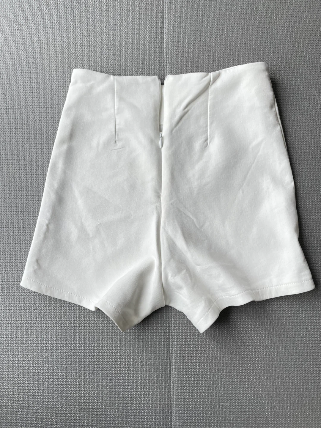 White High-Waisted Shorts Size 2 - photo 2