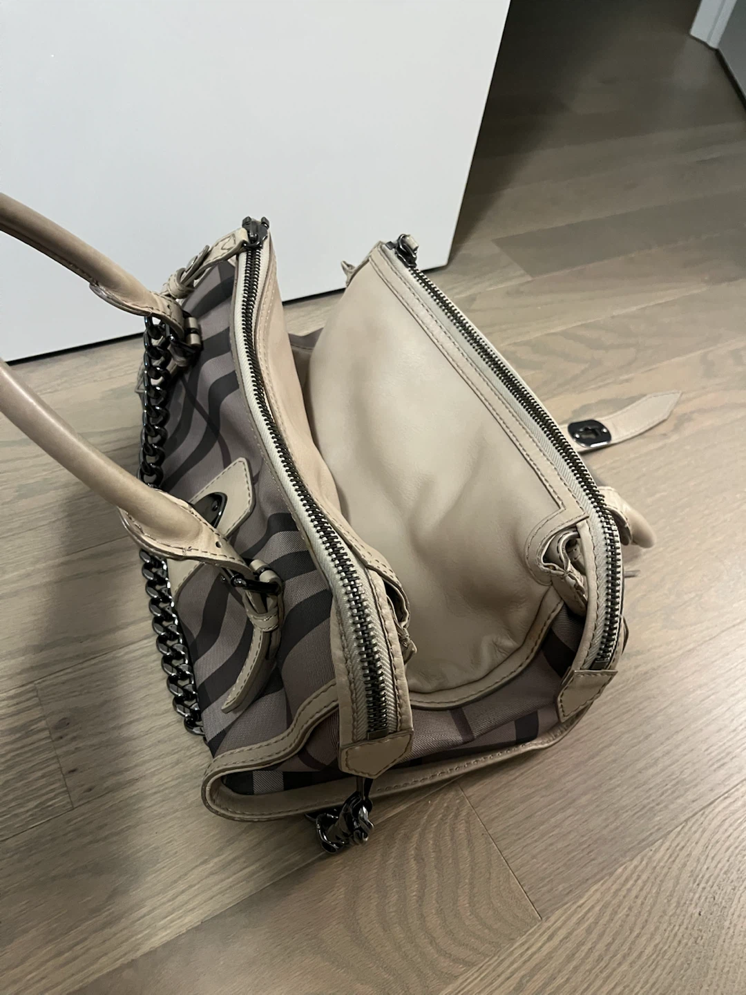 Burberry Bartow Bowler Bag Purse Check Leather Satchel - photo 4