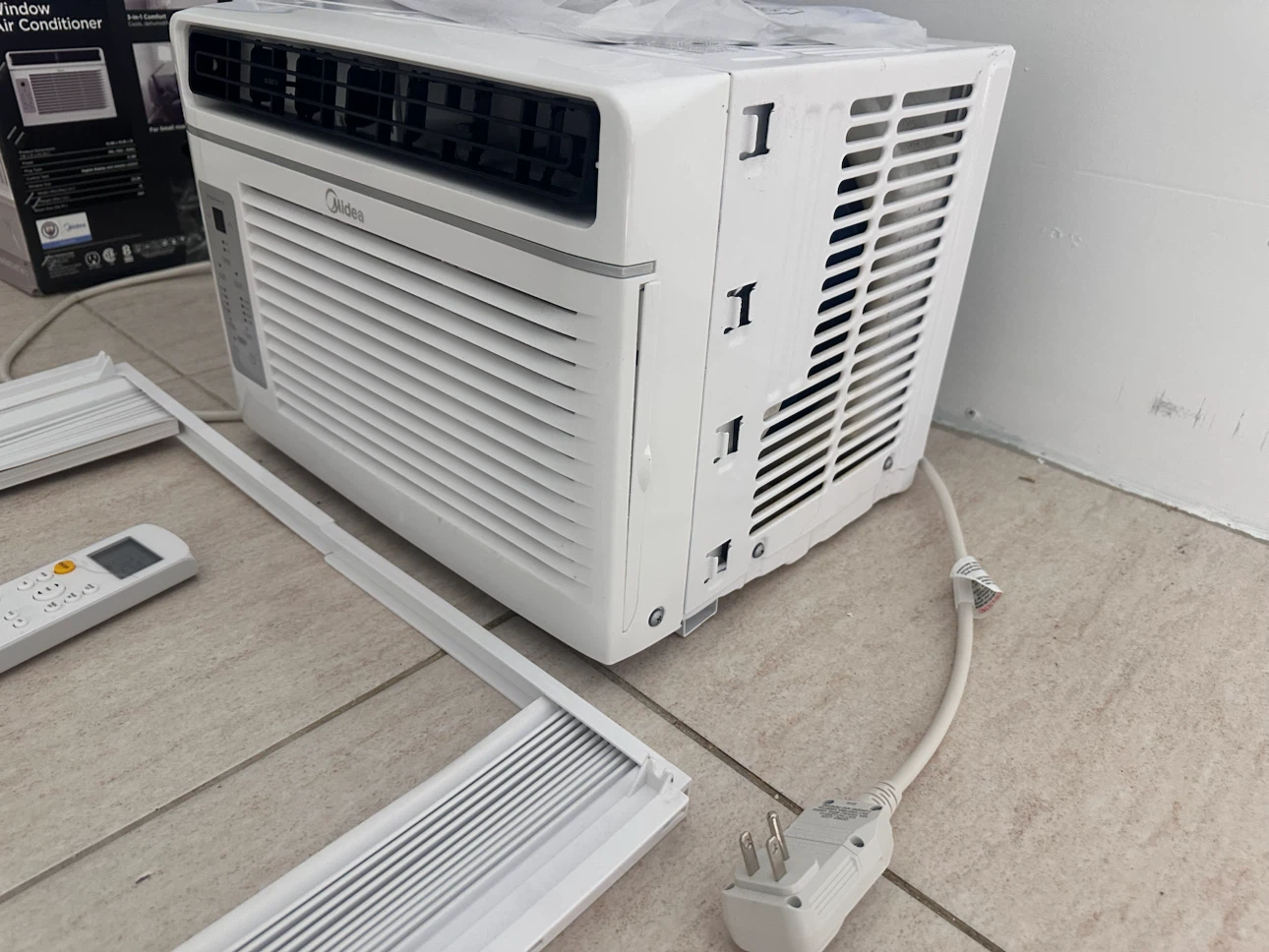 Midea Window Air Conditioner MAW06RJ1WHT-B 6000 BTU - photo 3