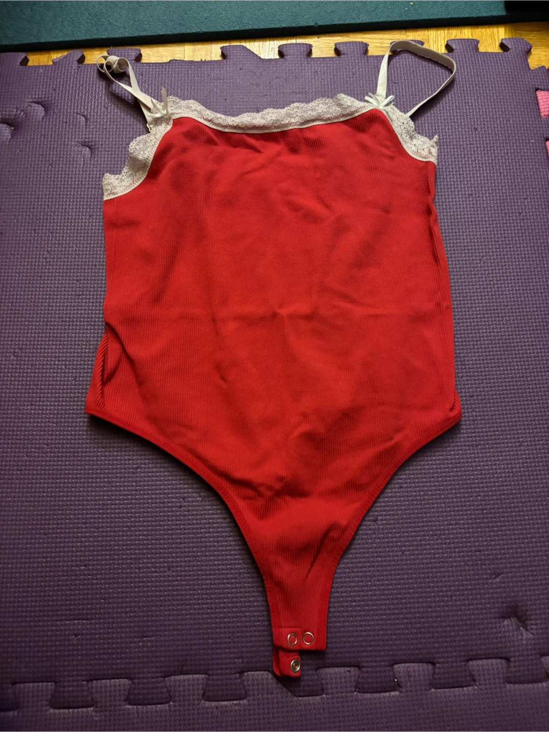 Bodysuit rouge à dentelle