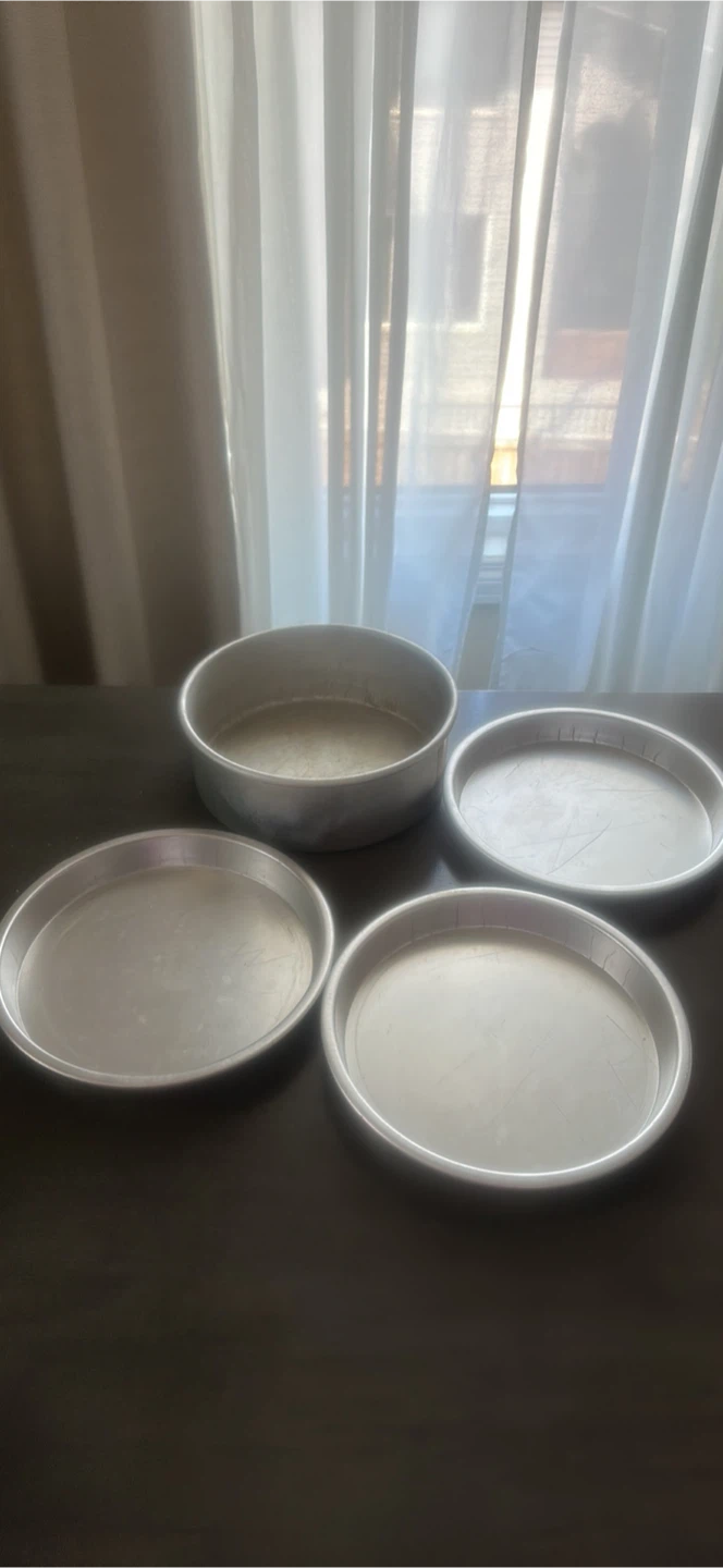 Set of 4 Aluminum Round Cake Pans