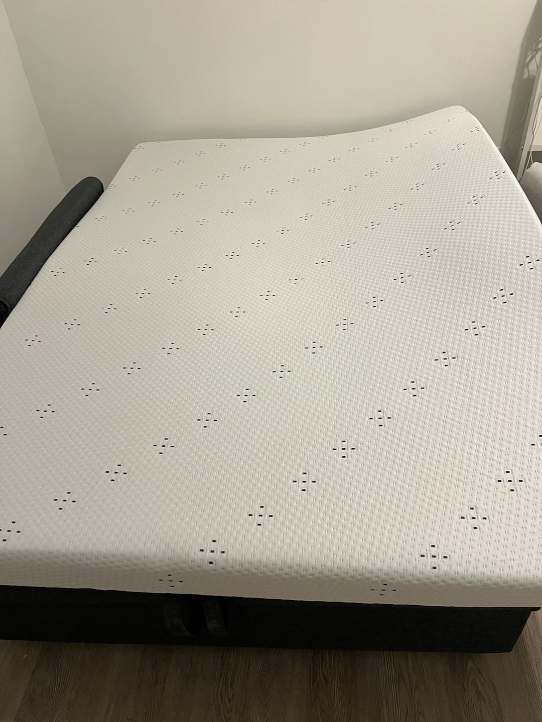 White full Size 4” reversible gel memory foam topper - photo 2