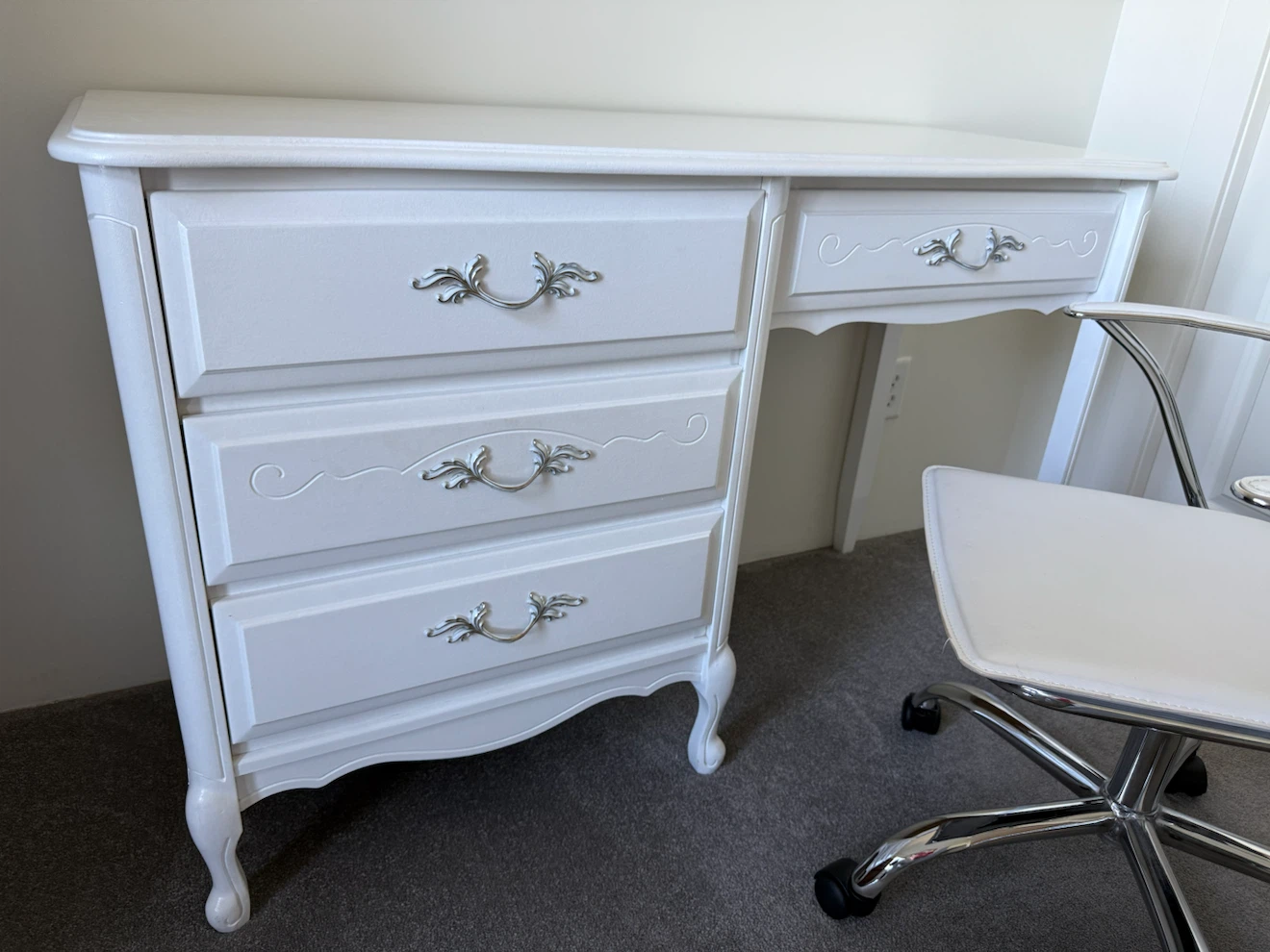 Vanity desk with chair - photo 2