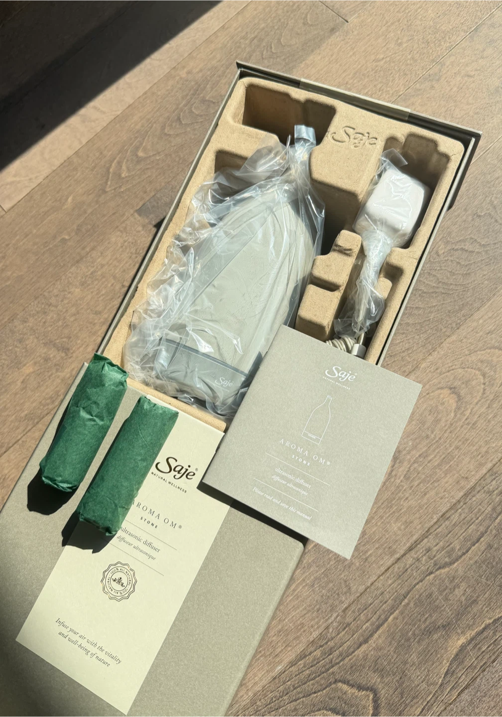 BRAND NEW Saje Ultrasonic Diffuser + 2 essence oil - photo 5