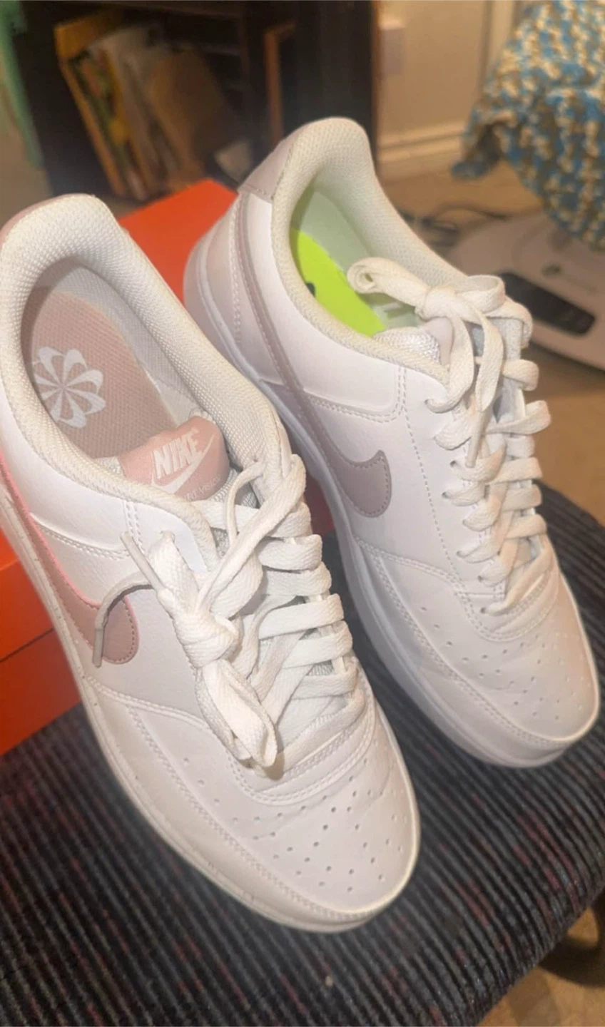 Nike Women's White/Pink Sneakers