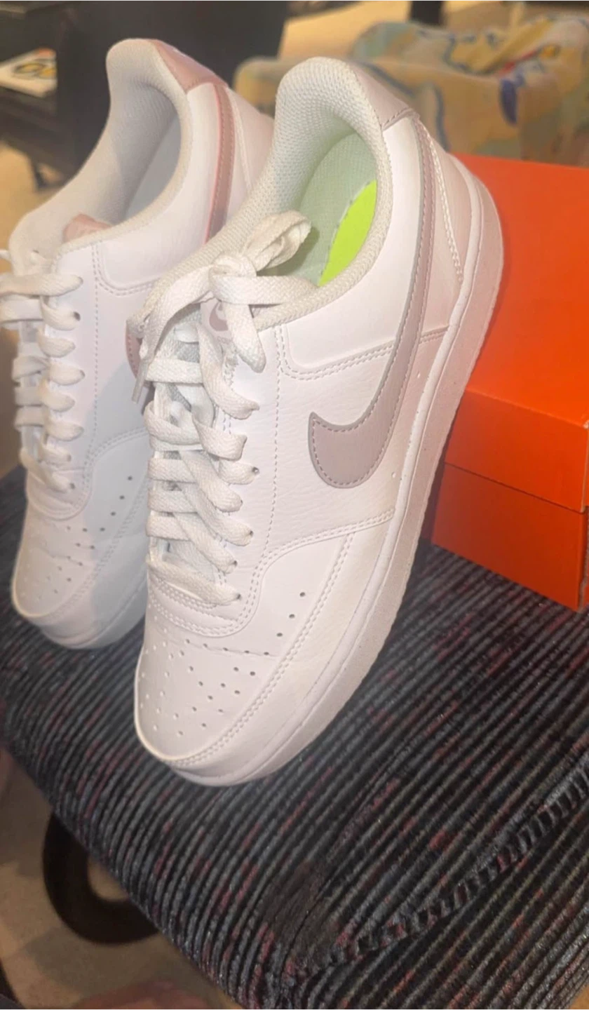 Nike Women's White/Pink Sneakers - photo 2