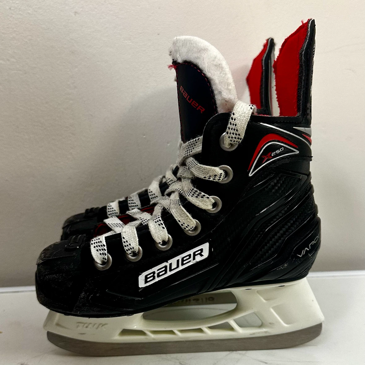 Y11 Bauer Vapor X250 Youth Hockey Skates