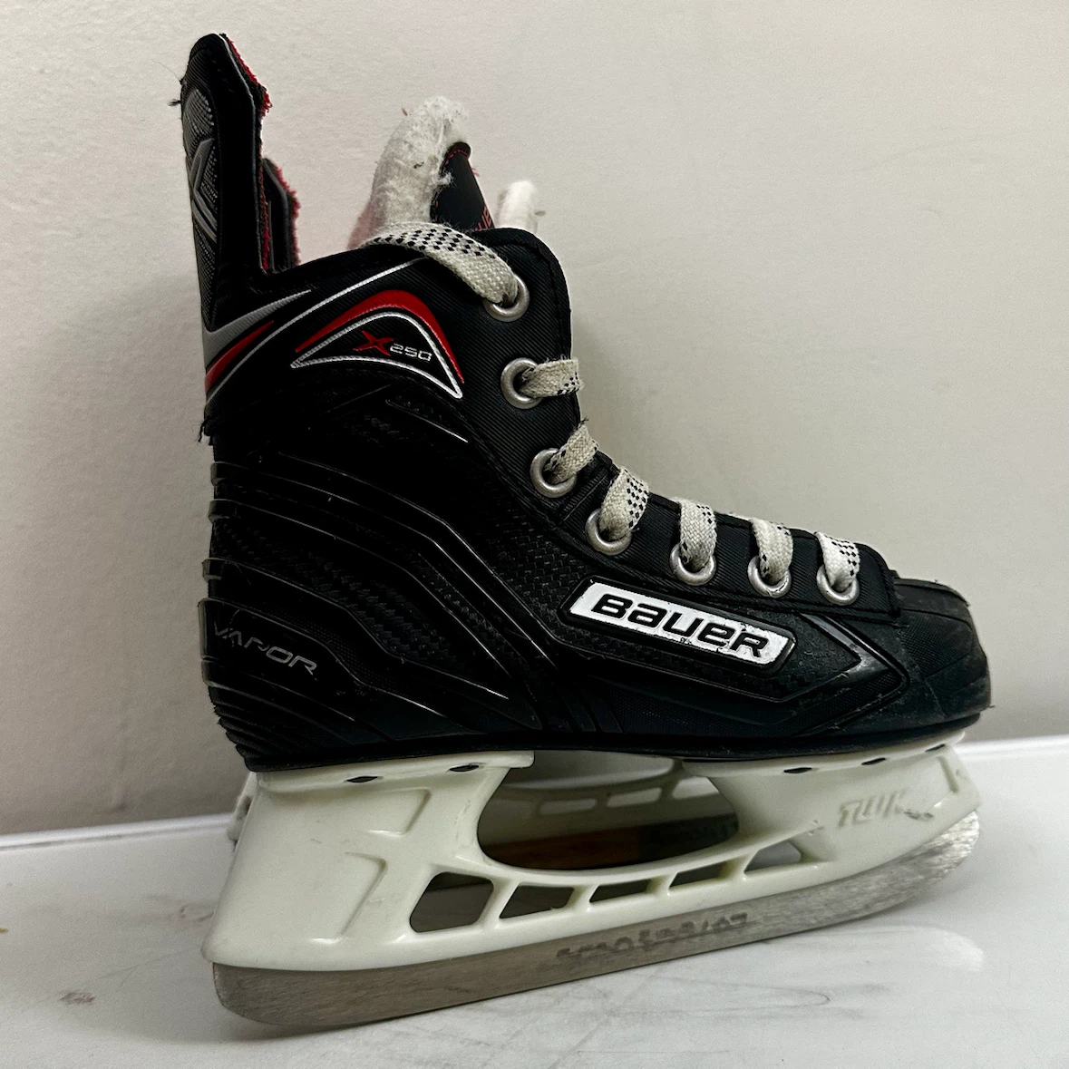 Y11 Bauer Vapor X250 Youth Hockey Skates - photo 2