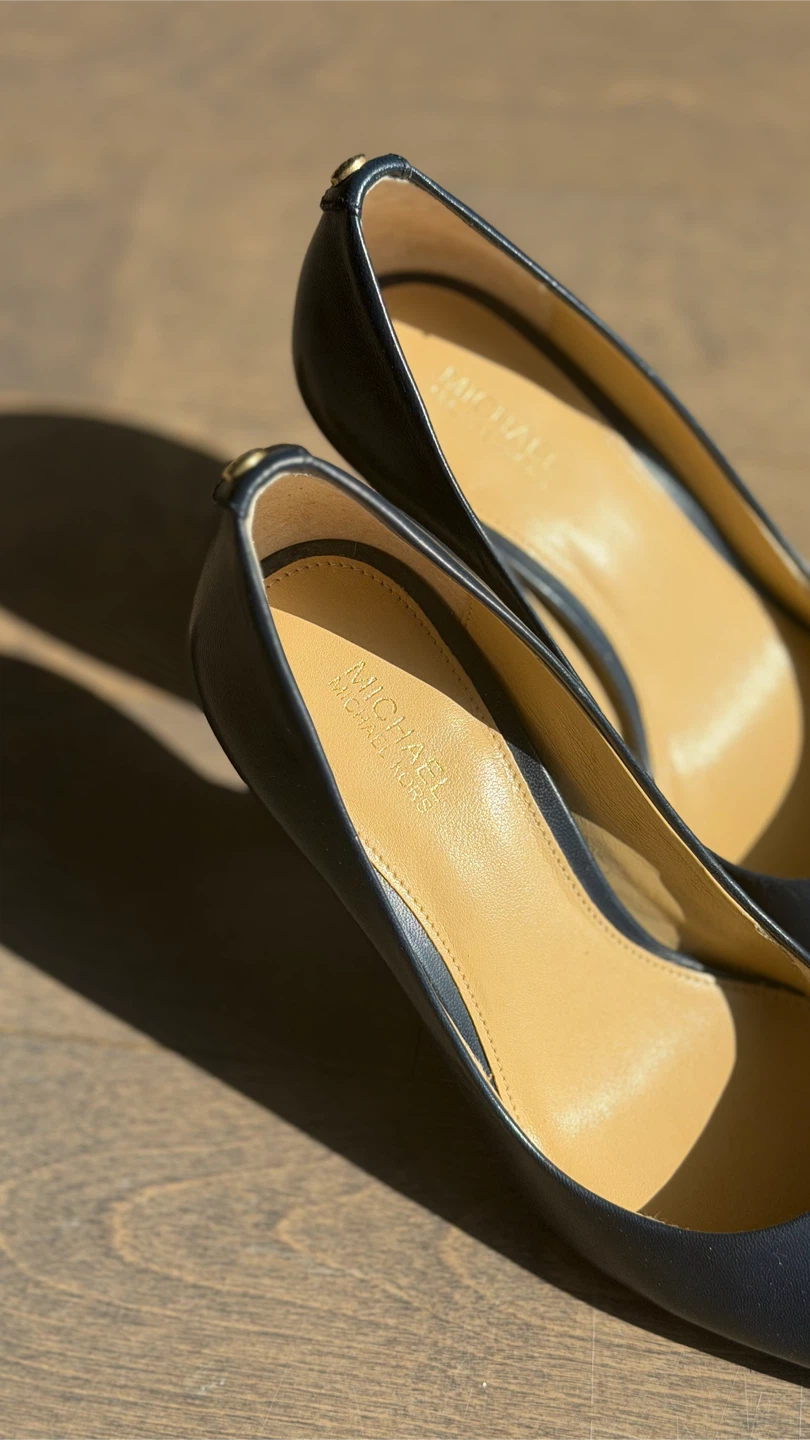 Michael Kors Navy Blue Heels (size 5.5) - photo 5