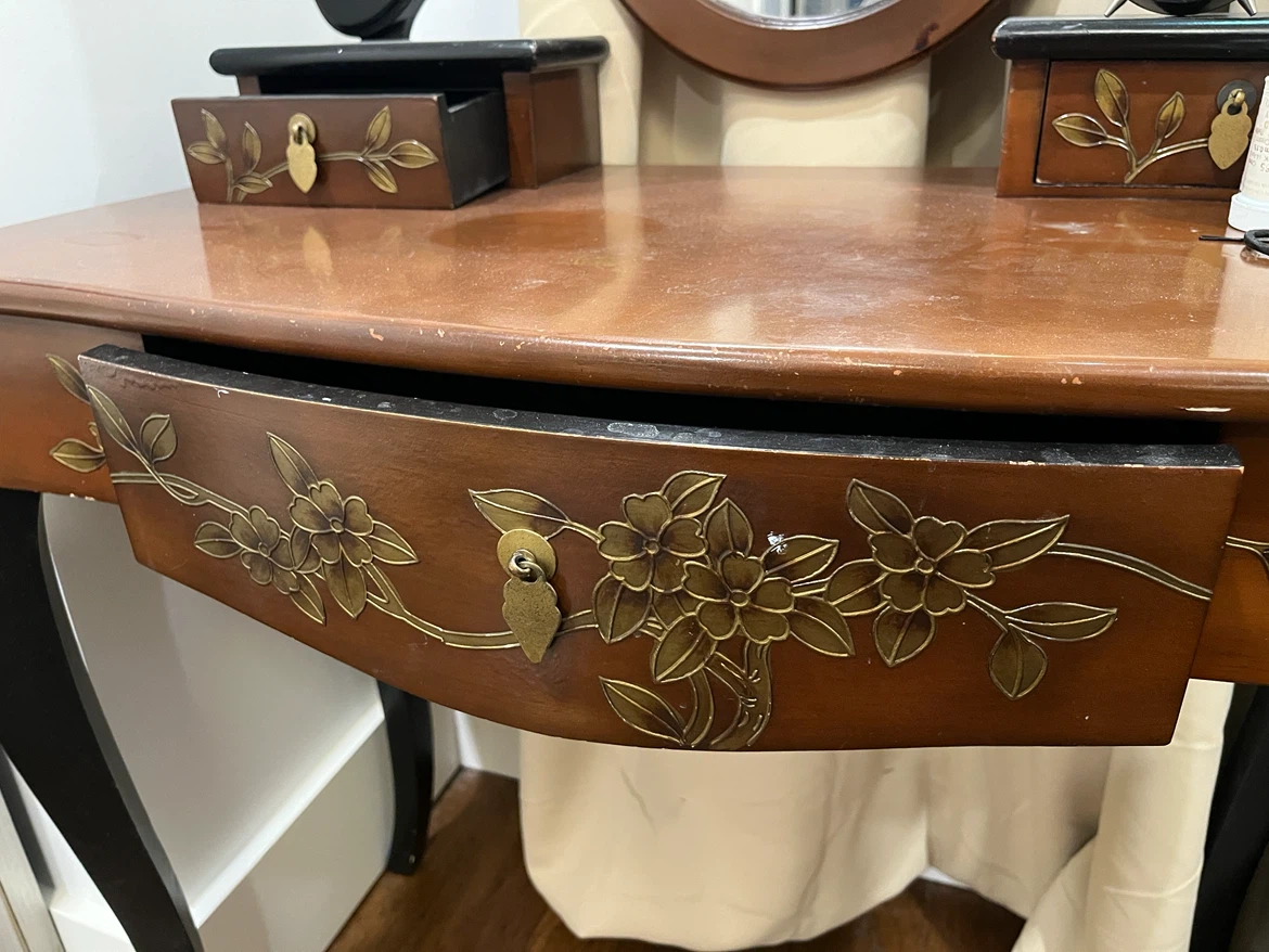 Vintage Vanity Table with Mirror and Drawers - photo 2
