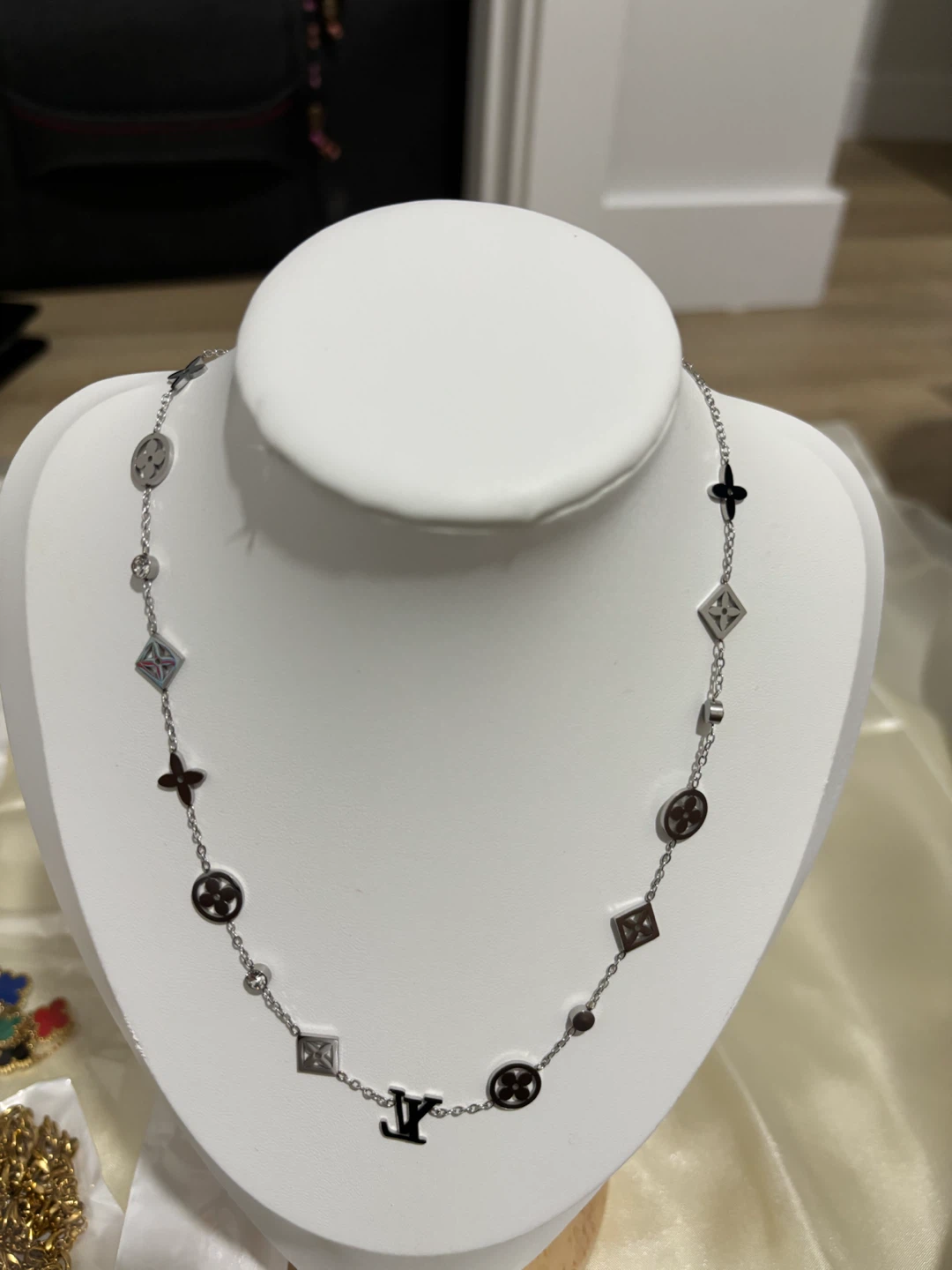 Necklaces - photo 4