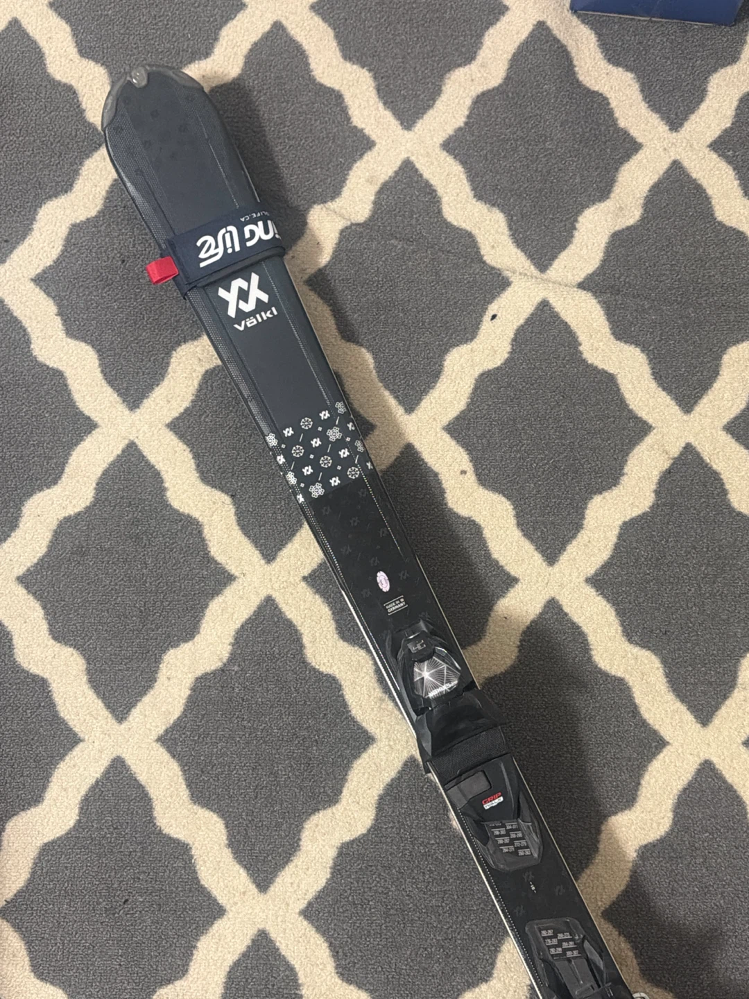 Völkl Ski Skis with Bindings + ski boots  (size 9 womens)