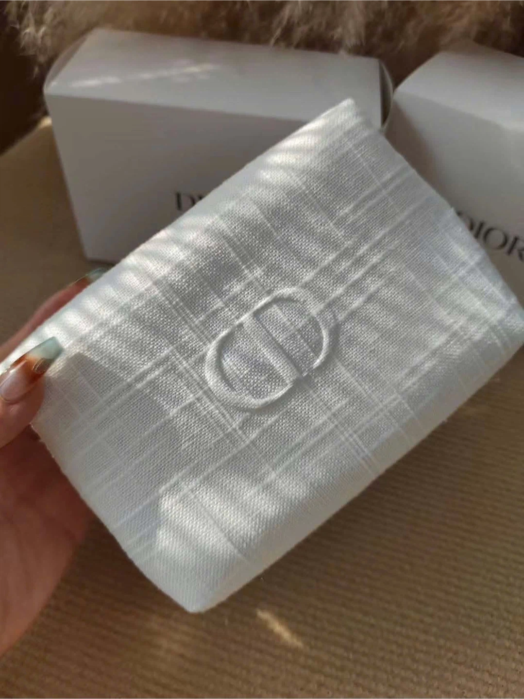 White Dior Cosmetic Bag - photo 3