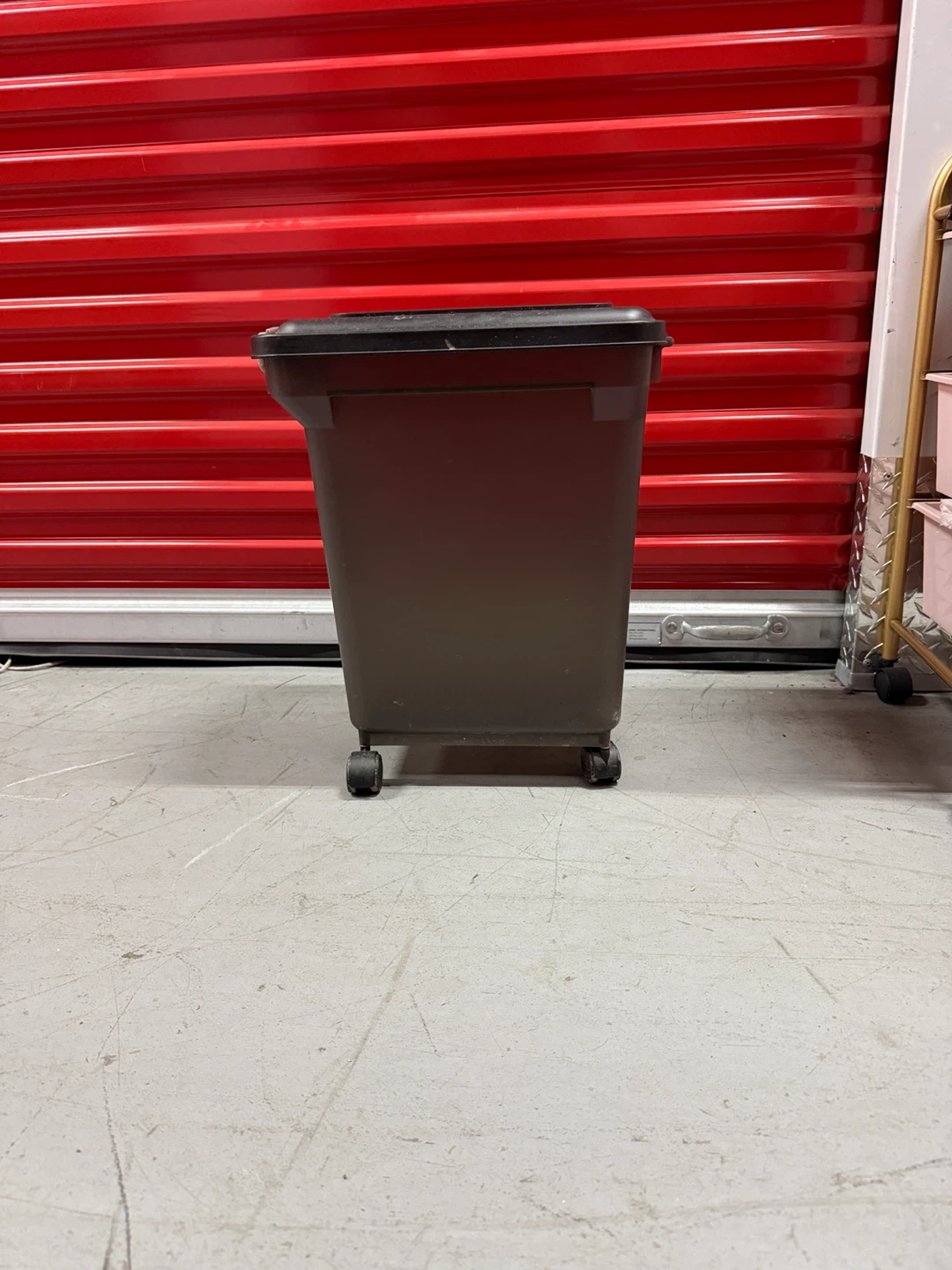 You & Me Pet Food Storage Bin on Wheels - photo 2