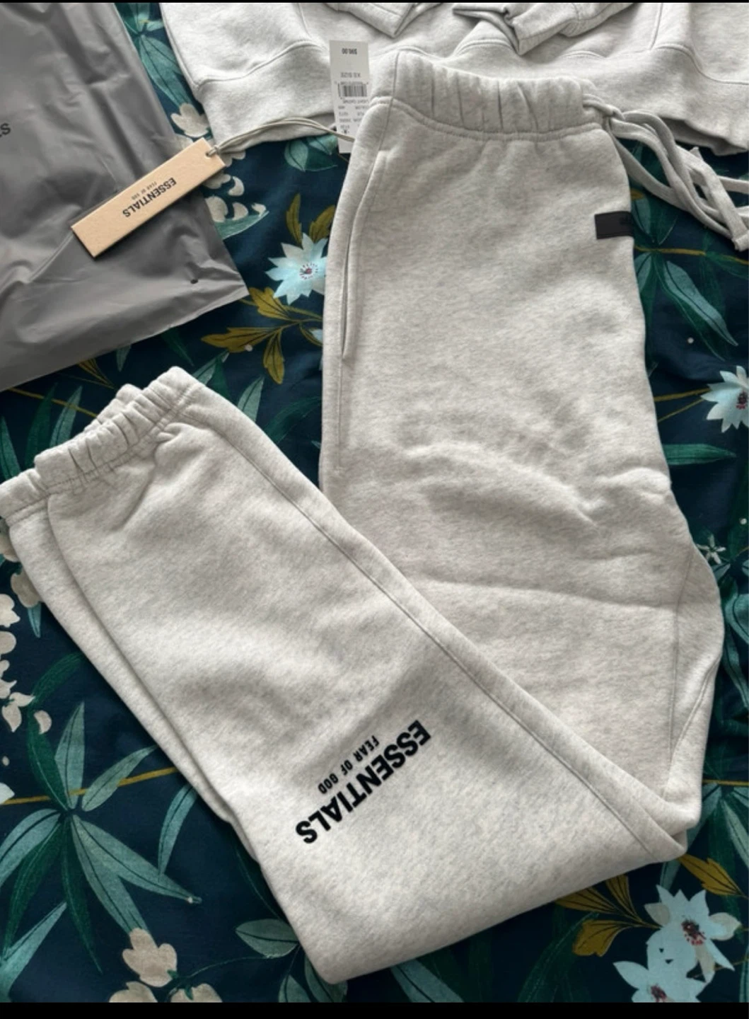 FEAR OF GOD ESSENTIALS Hoodie and Sweatpants Set - photo 3
