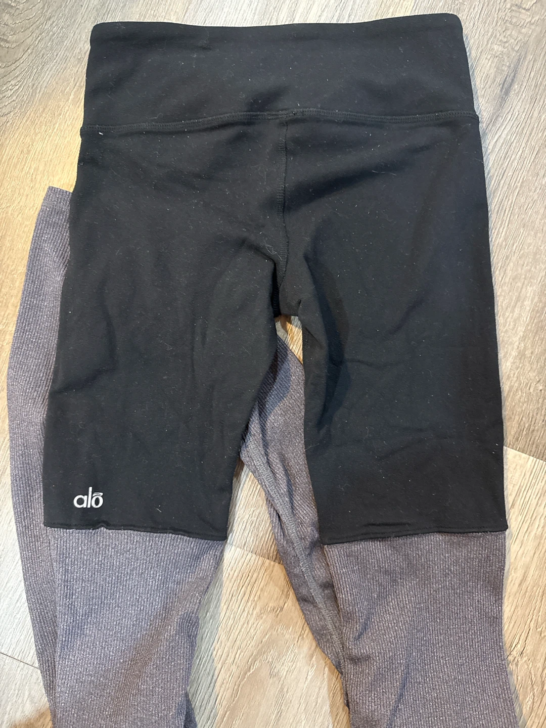 Alo Yoga Black & Grey Ribbed Leggings - photo 4