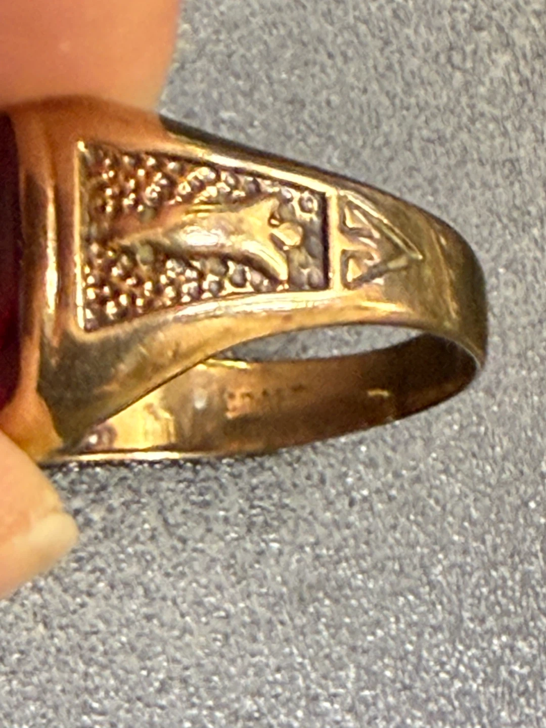 Vintage 14K Gold Masonic Ring with Red Stone - photo 4