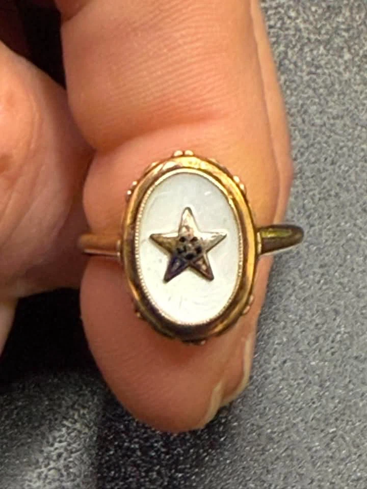 Vintage 10K Gold Mother of Pearl Eastern Star Ring