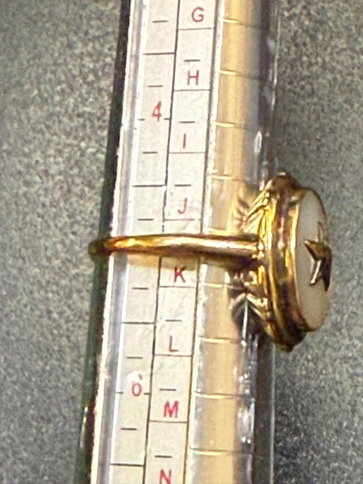 Vintage 10K Gold Mother of Pearl Eastern Star Ring - photo 3