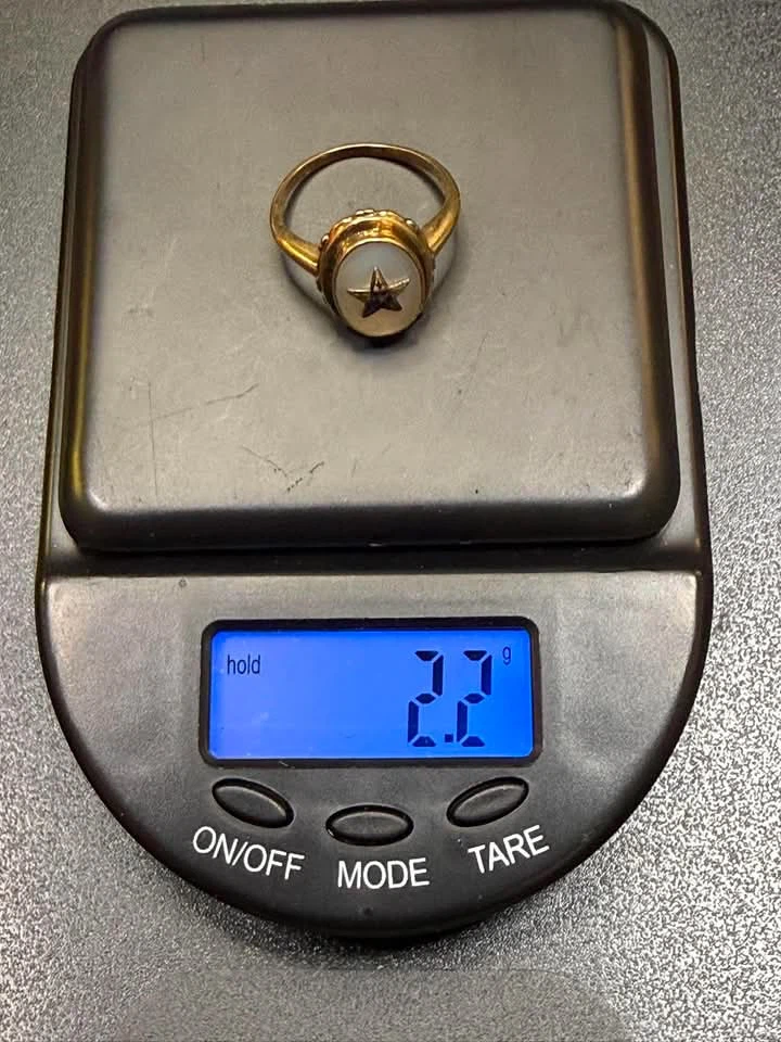 Vintage 10K Gold Mother of Pearl Eastern Star Ring - photo 4