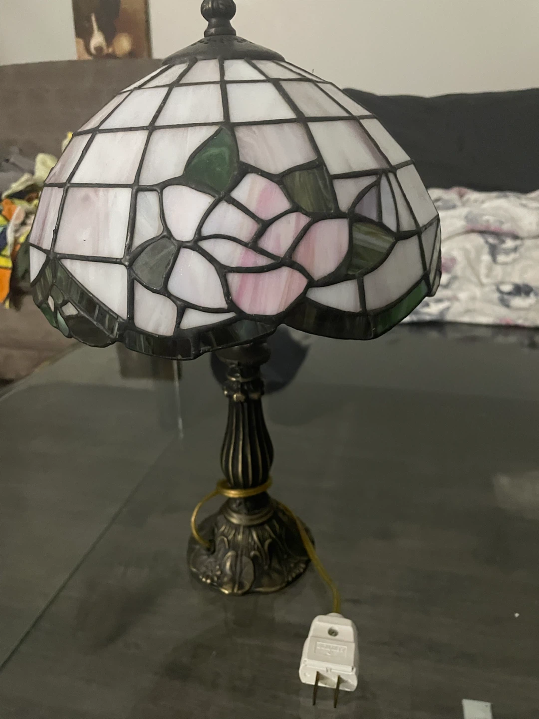 Stained Glass Table Lamp with Floral Design - photo 2