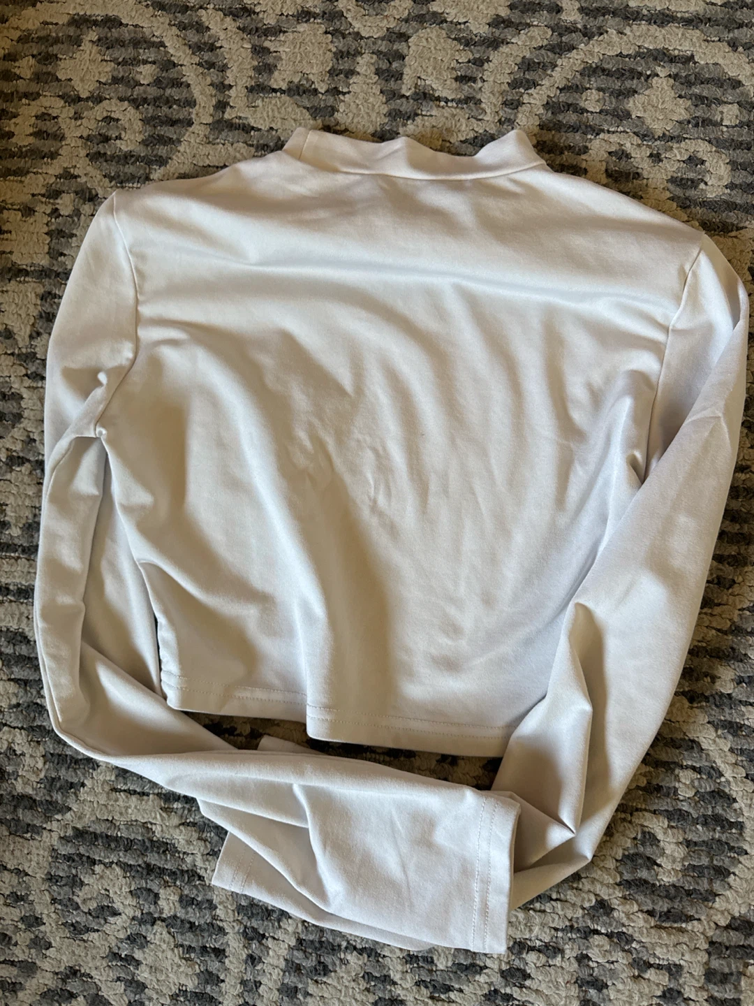White Mock Neck Long Sleeve Cropped Top size small