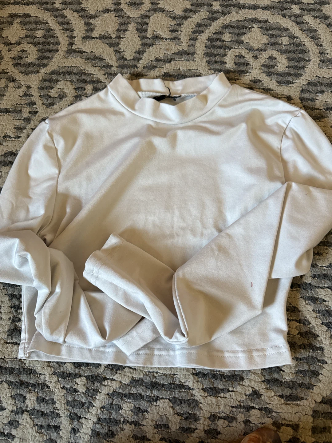 White Mock Neck Long Sleeve Cropped Top size small - photo 2