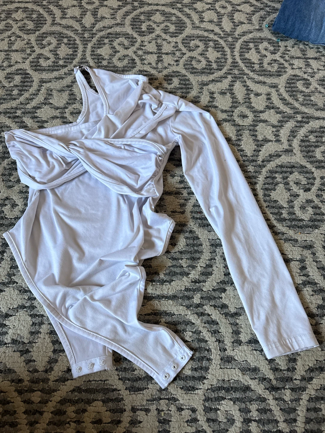 White One-Shoulder Long Sleeve Bodysuit Size small