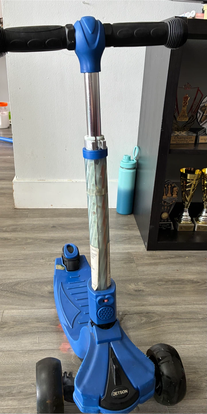 Jetson Blue 3-Wheel Scooter