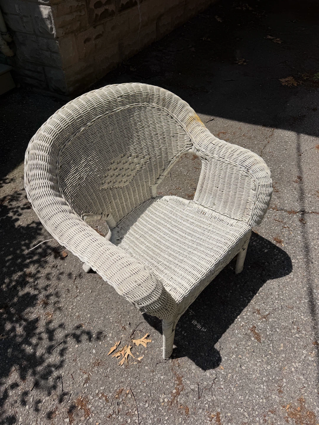 White Wicker Chair - photo 2