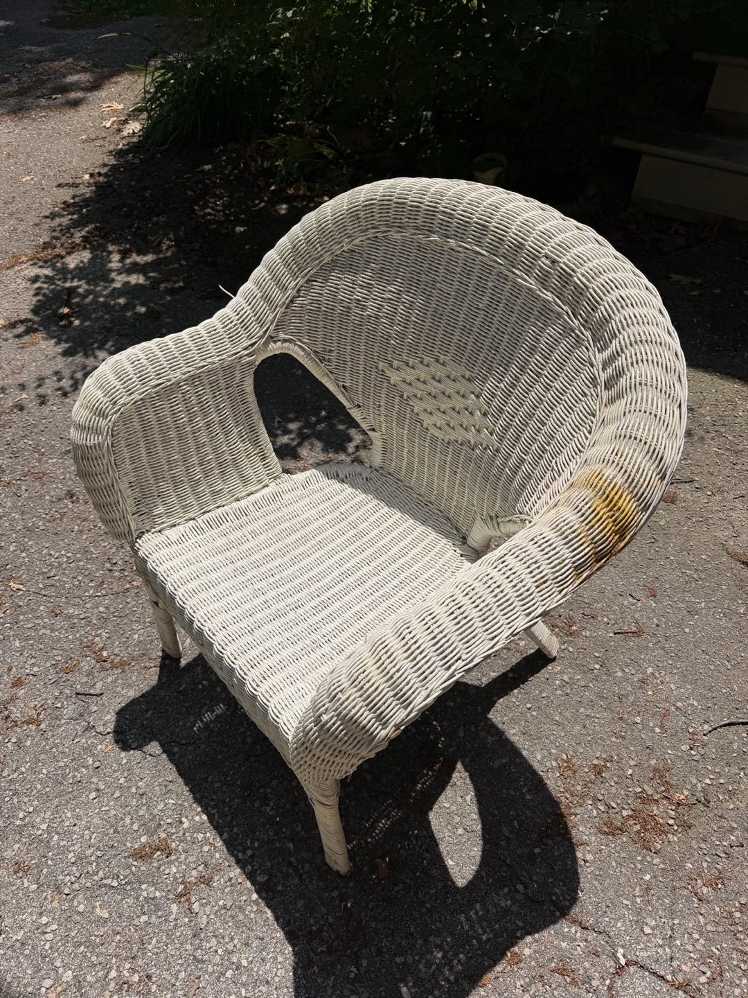 White Wicker Chair - photo 3