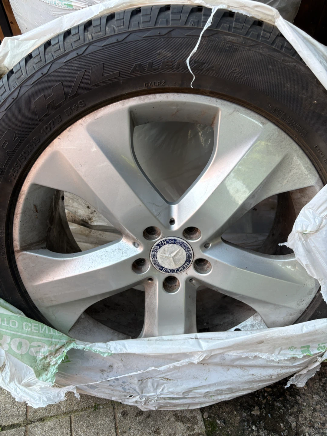 Set of 4 Bridgestone Alenza Plus Tire on Mercedes Rims 255/50R19