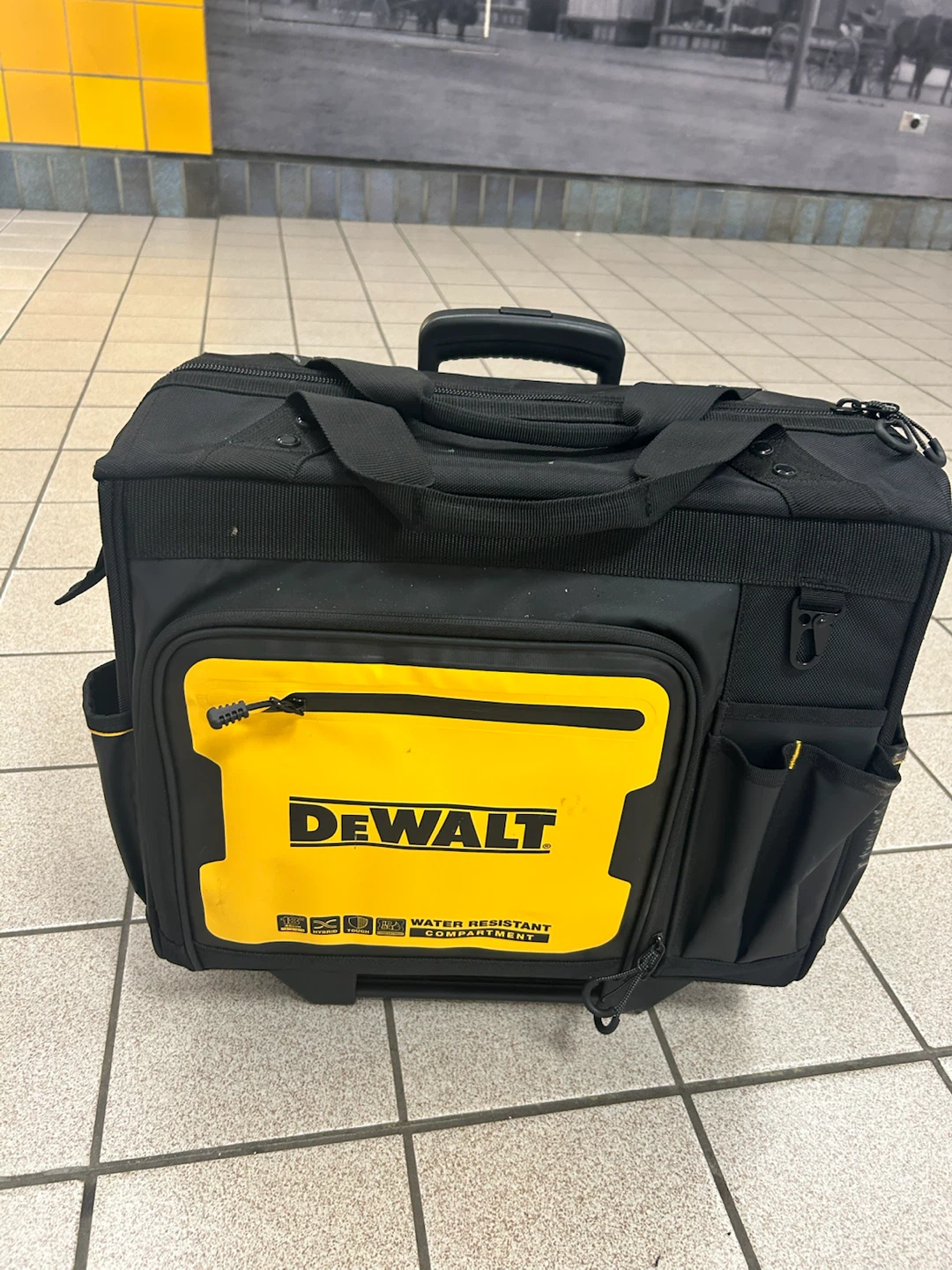 DEWALT Pro 18" Rolling Tool Bag (DWST560100)