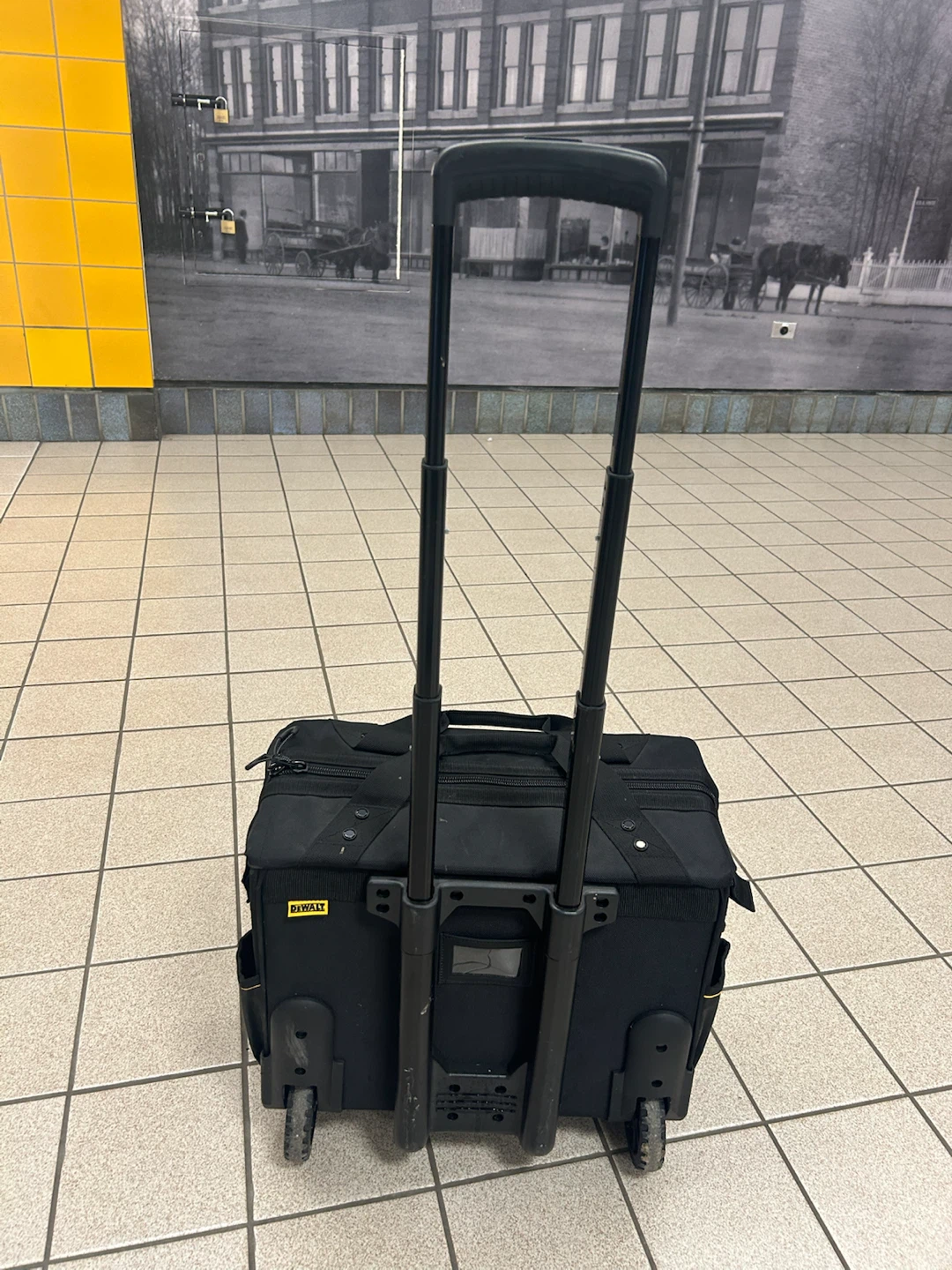 DEWALT Pro 18" Rolling Tool Bag (DWST560100) - photo 2