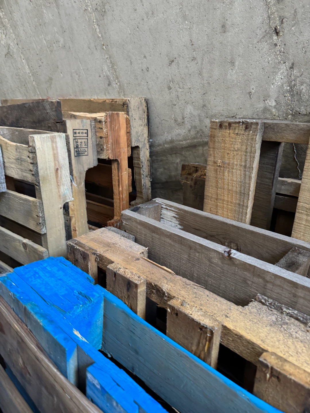 12 wood pallets everything 8$ cash - photo 4