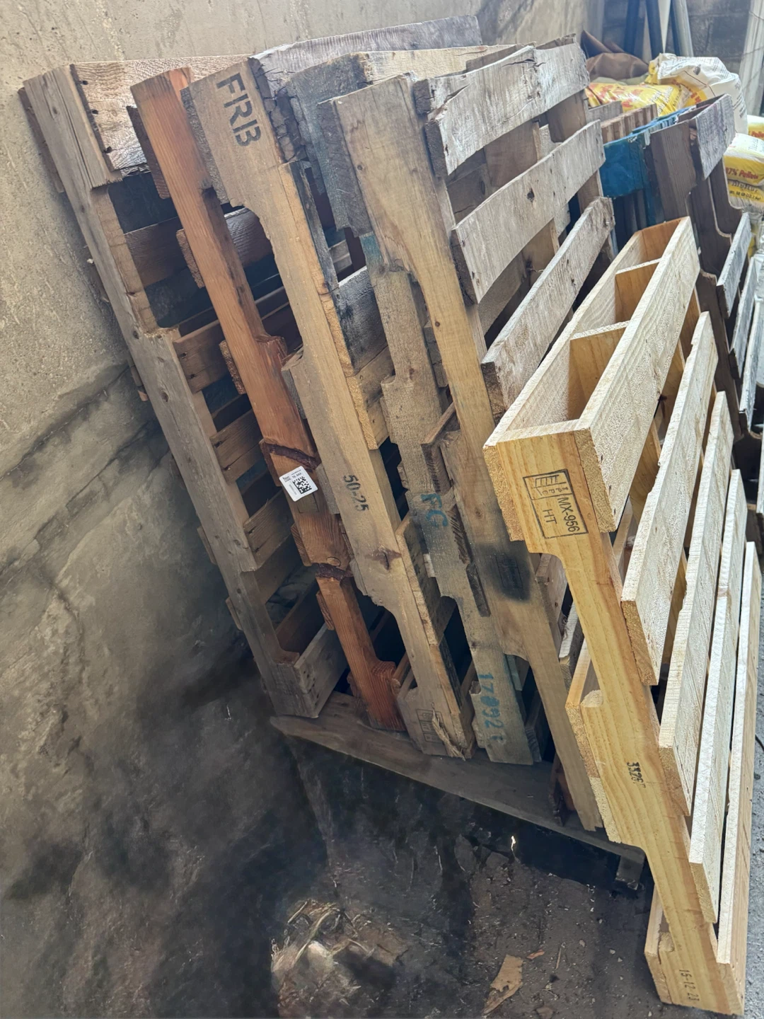 12 wood pallets everything 8$ cash - photo 5