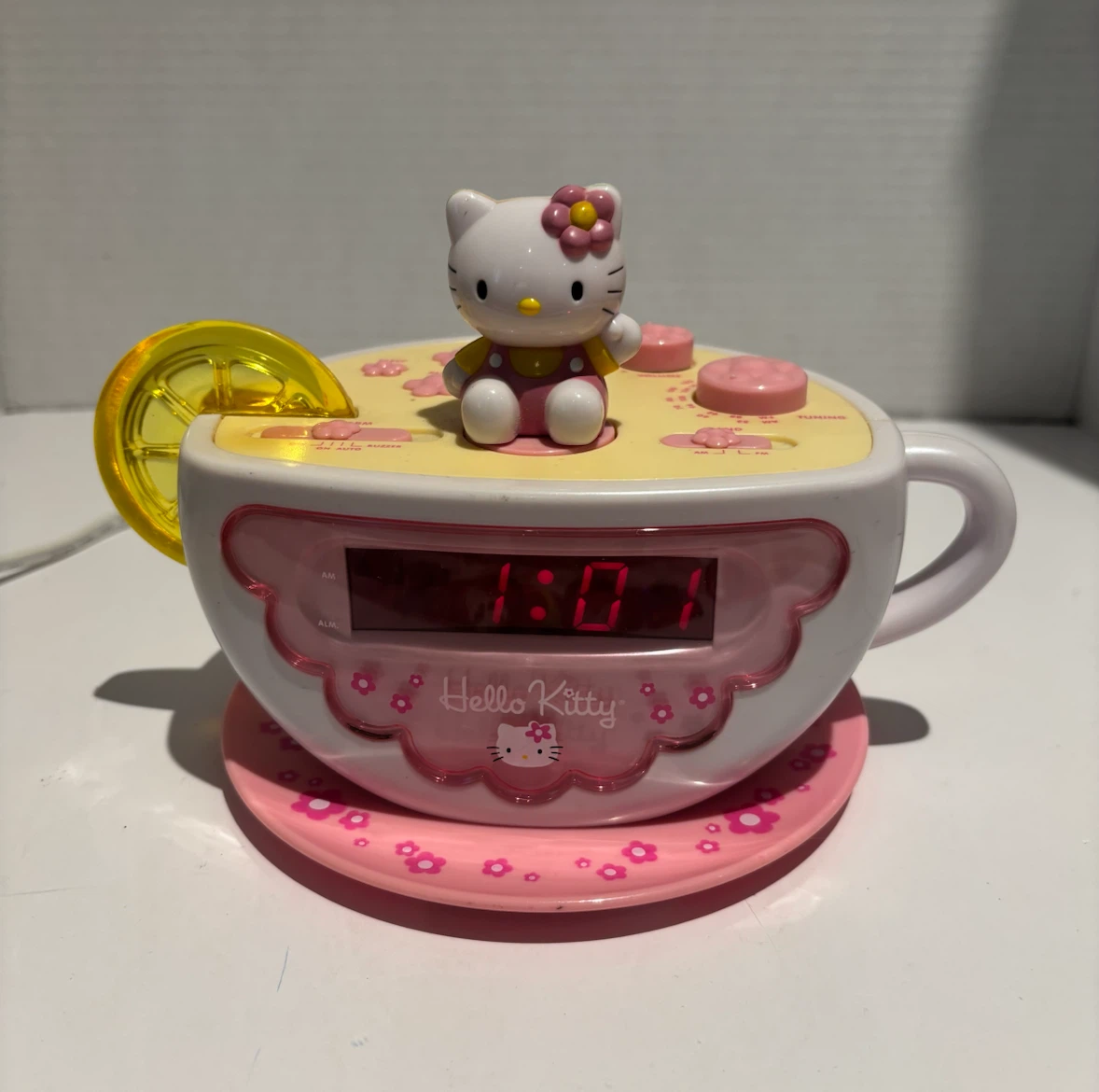 HELLO KITTY Tea Cup Alarm Night Light Sanrio Vintage 2005