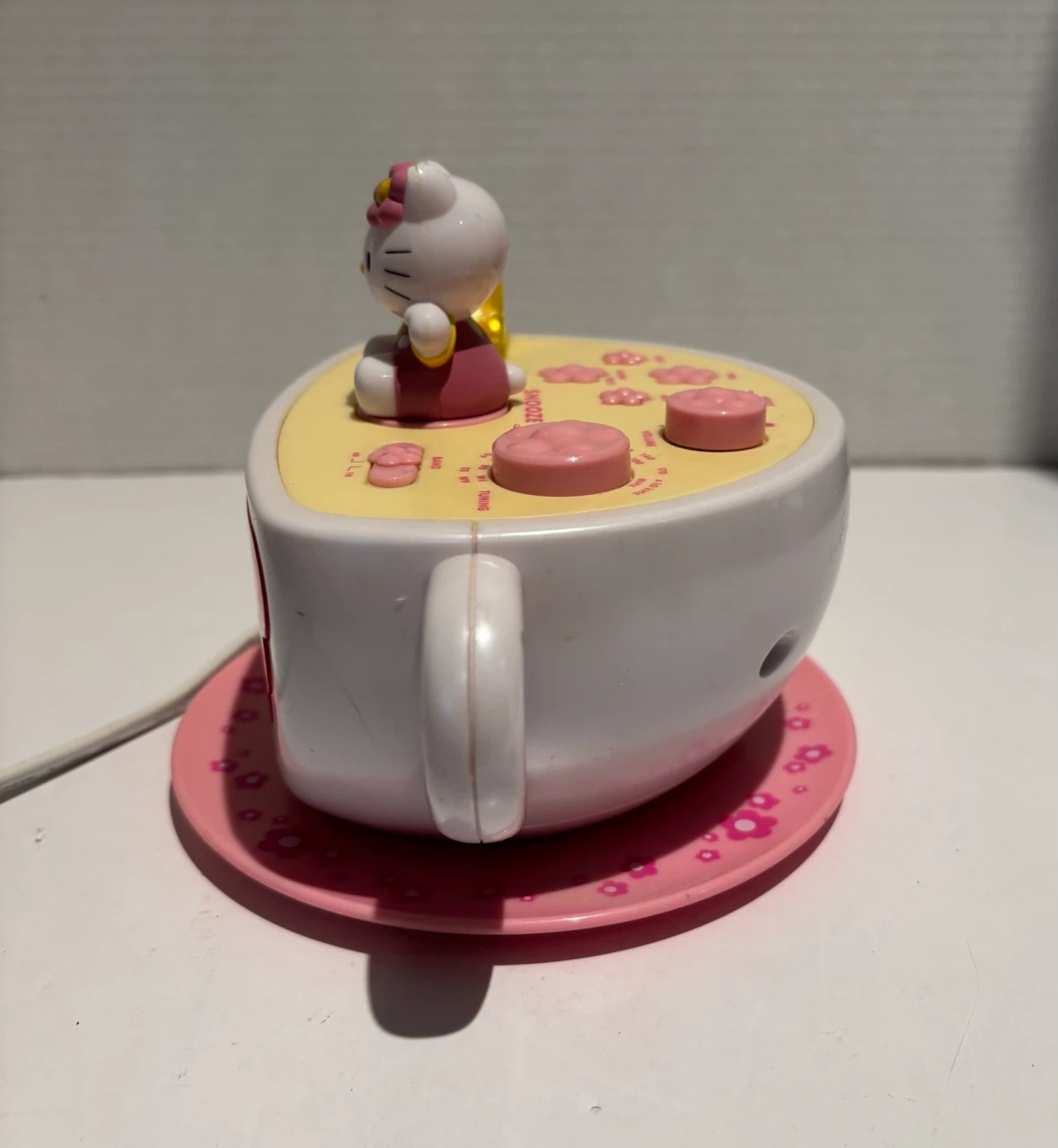 HELLO KITTY Tea Cup Alarm Night Light Sanrio Vintage 2005 - photo 2