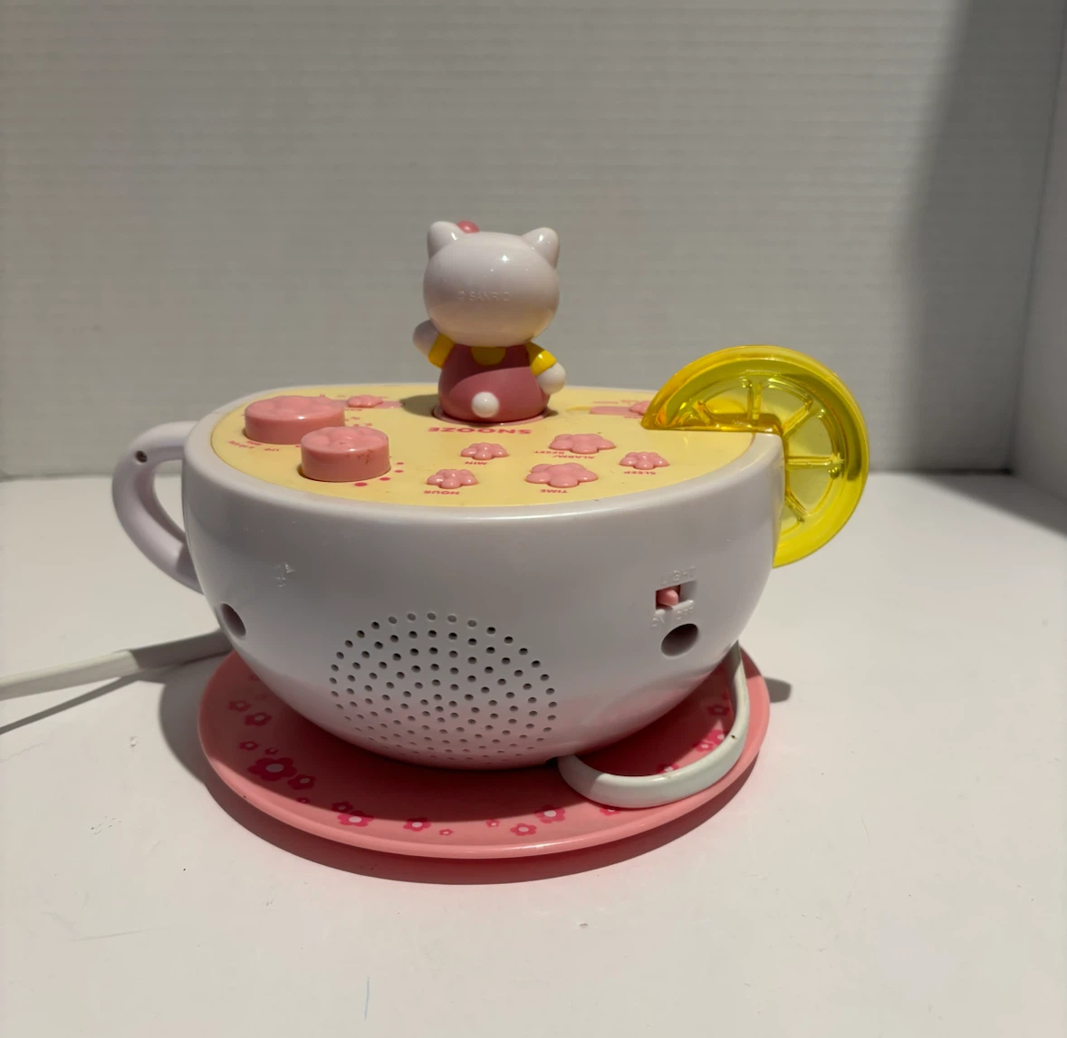 HELLO KITTY Tea Cup Alarm Night Light Sanrio Vintage 2005 - photo 3