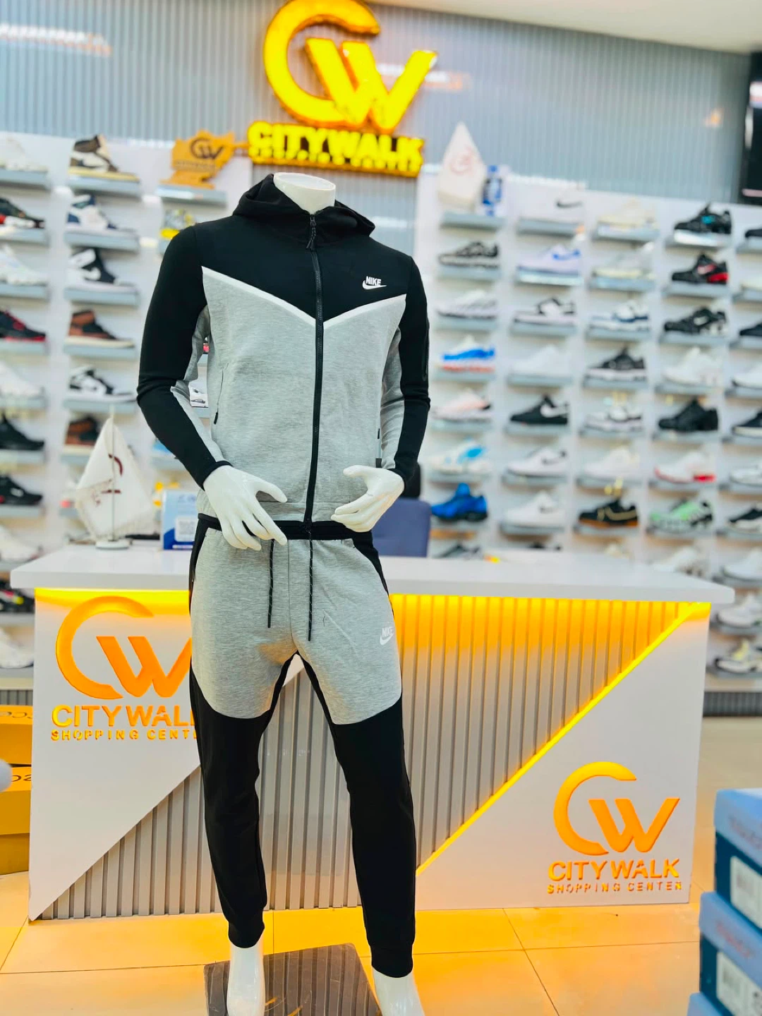 Nike tech