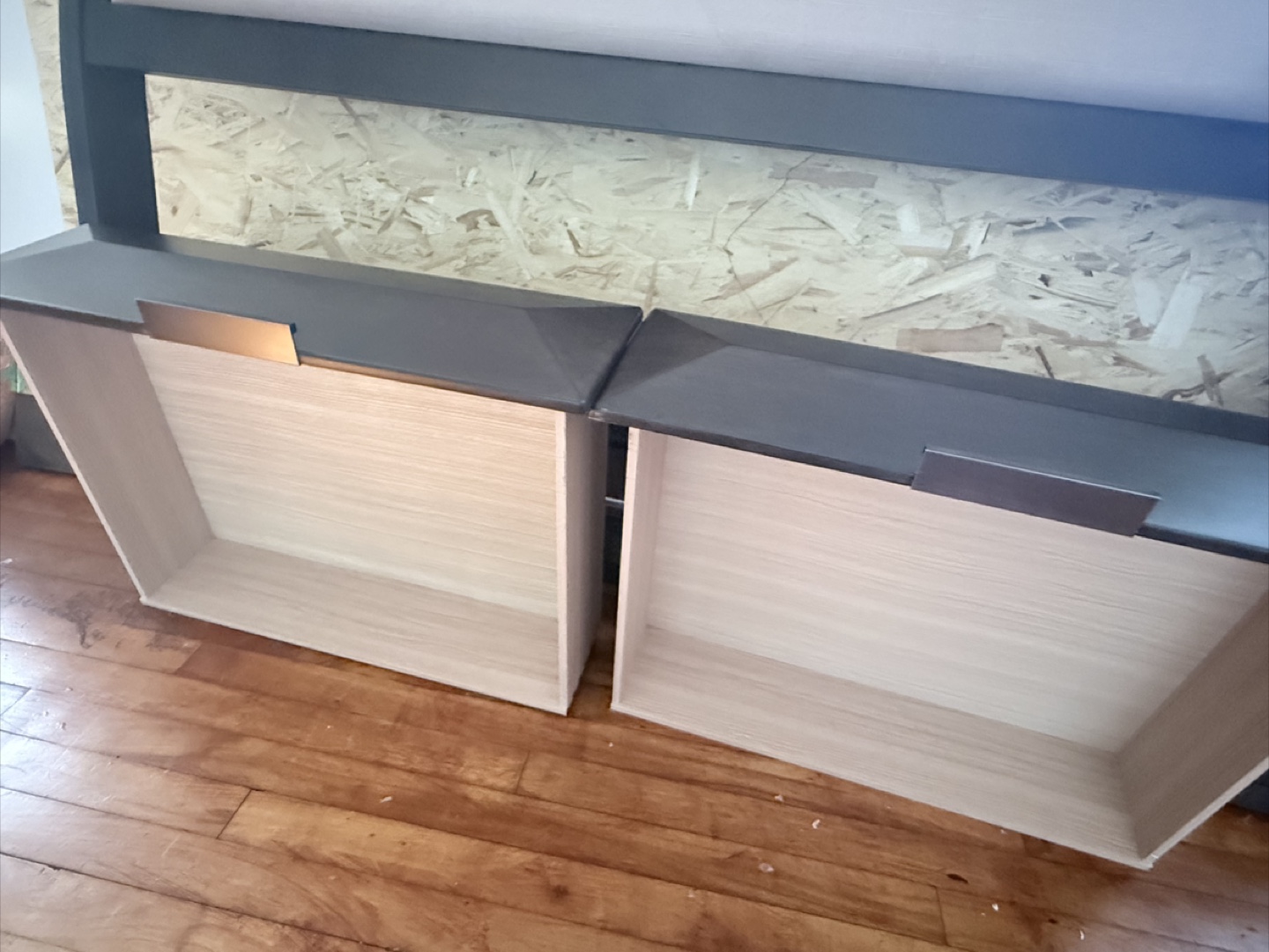 Queen size bed frame - photo 3